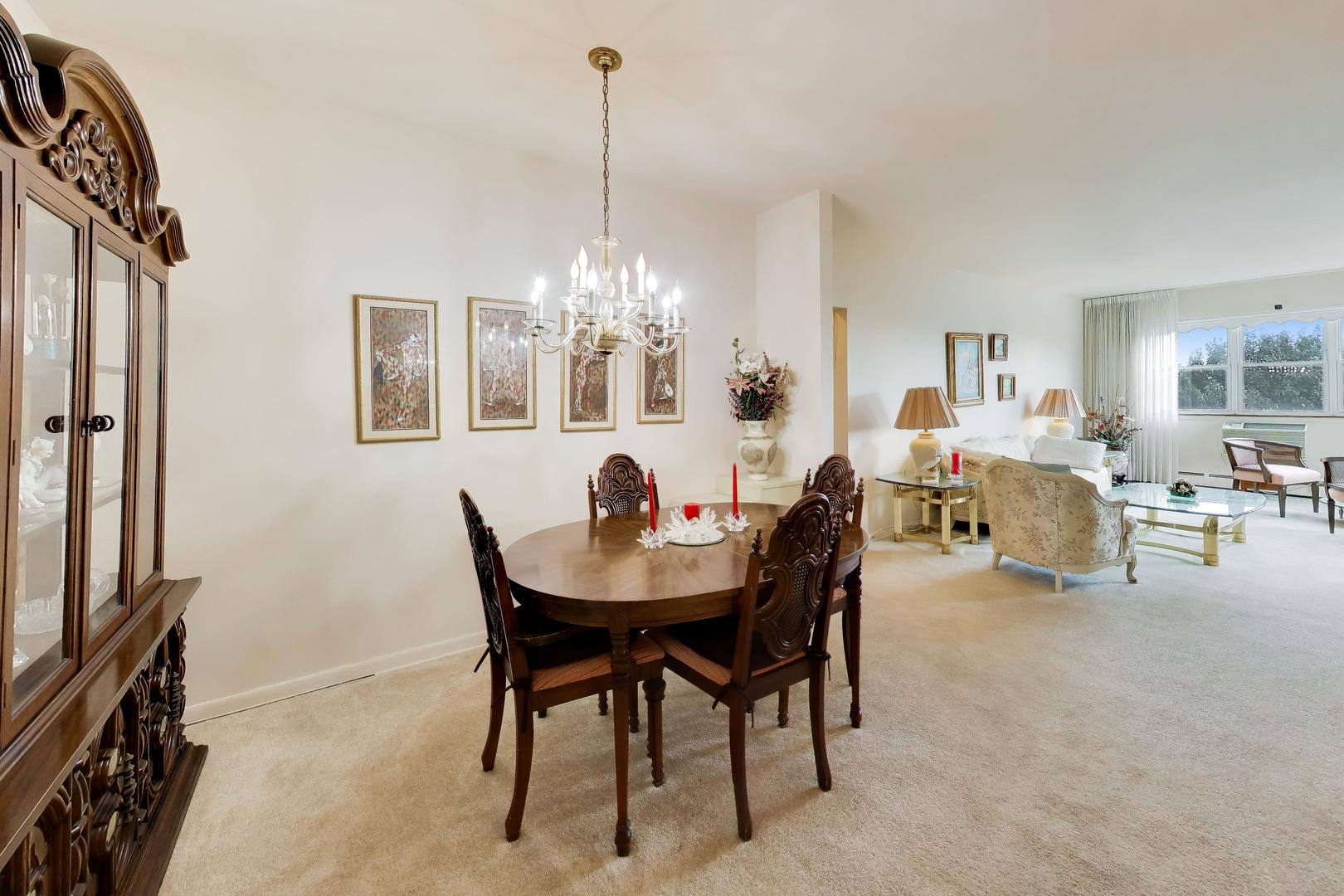 6040 N TROY Street Unit: 401