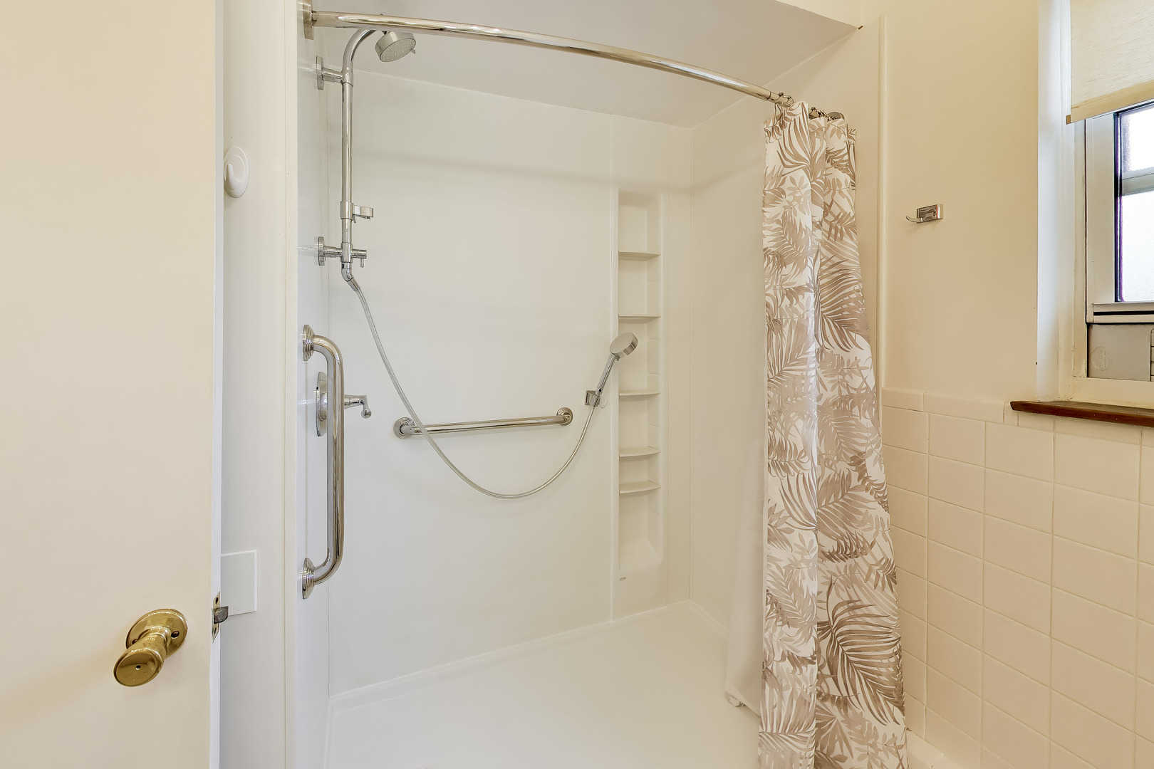 6040 N TROY Street Unit: 401