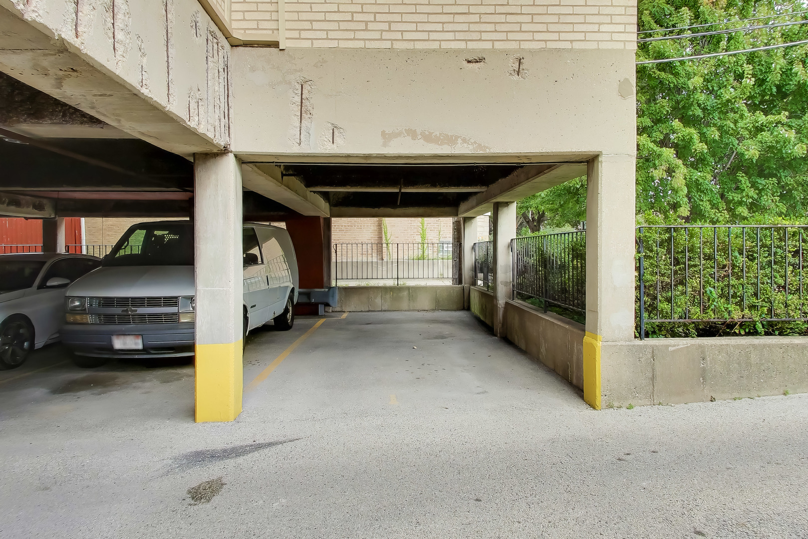 6040 N TROY Street Unit: 401