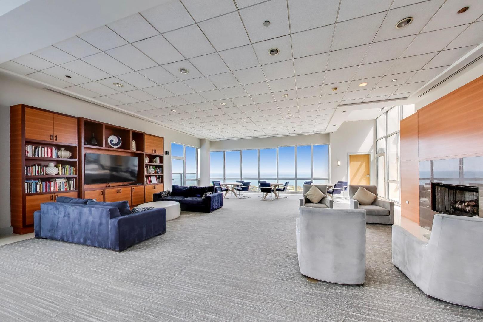 1629 S Prairie Avenue Unit: 805
