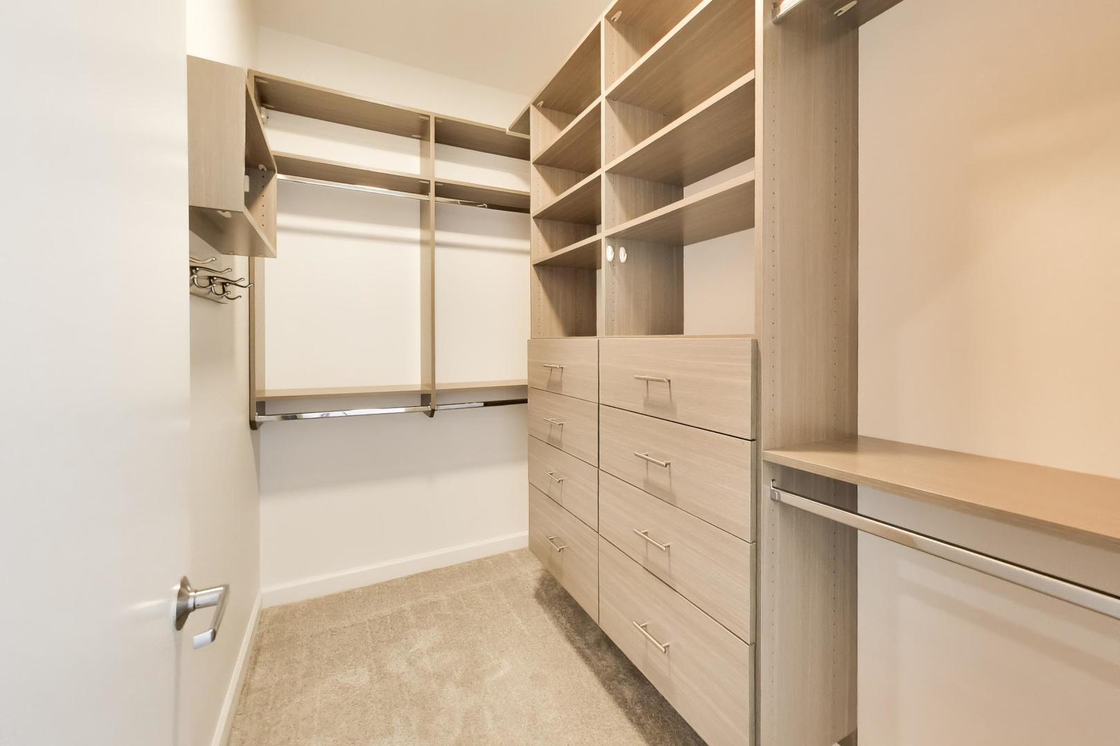 1629 S Prairie Avenue Unit: 805