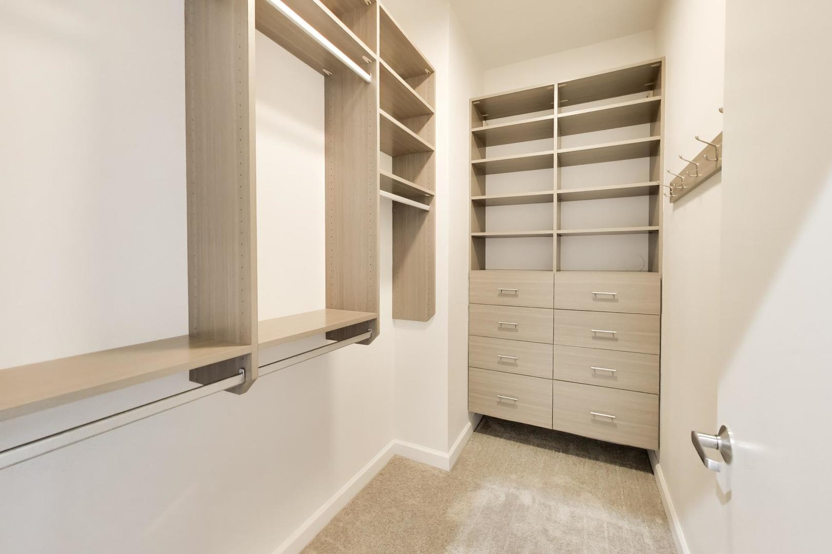 1629 S Prairie Avenue Unit: 805