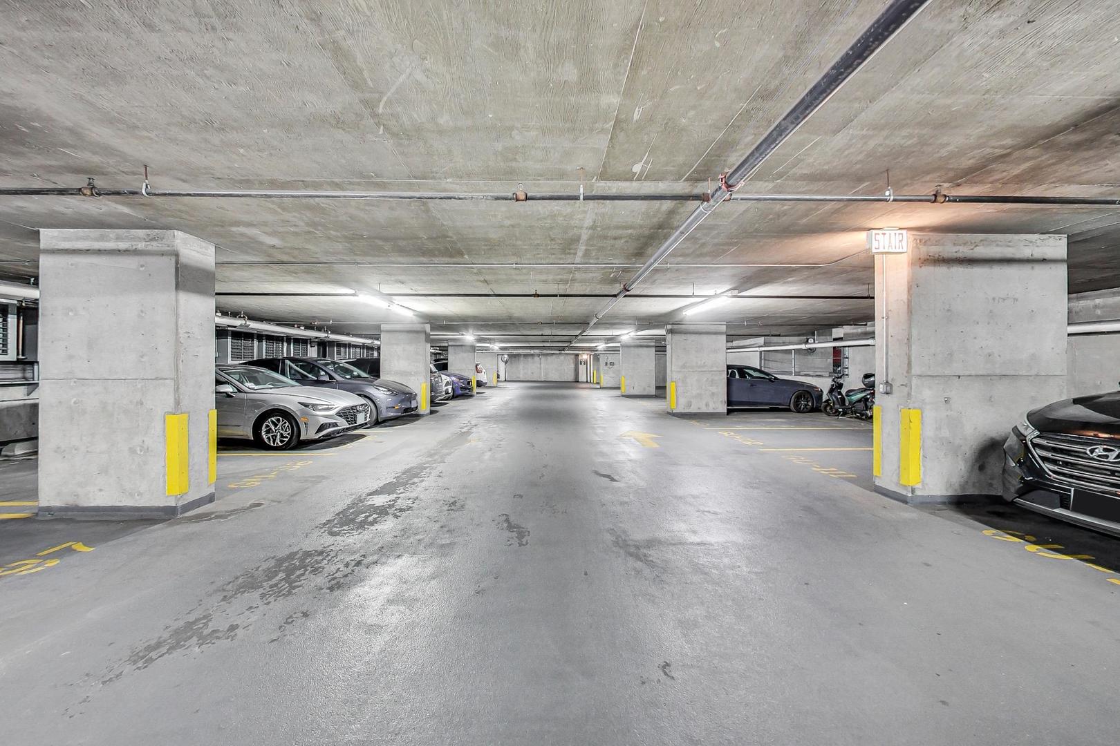 1629 S Prairie Avenue Unit: 805