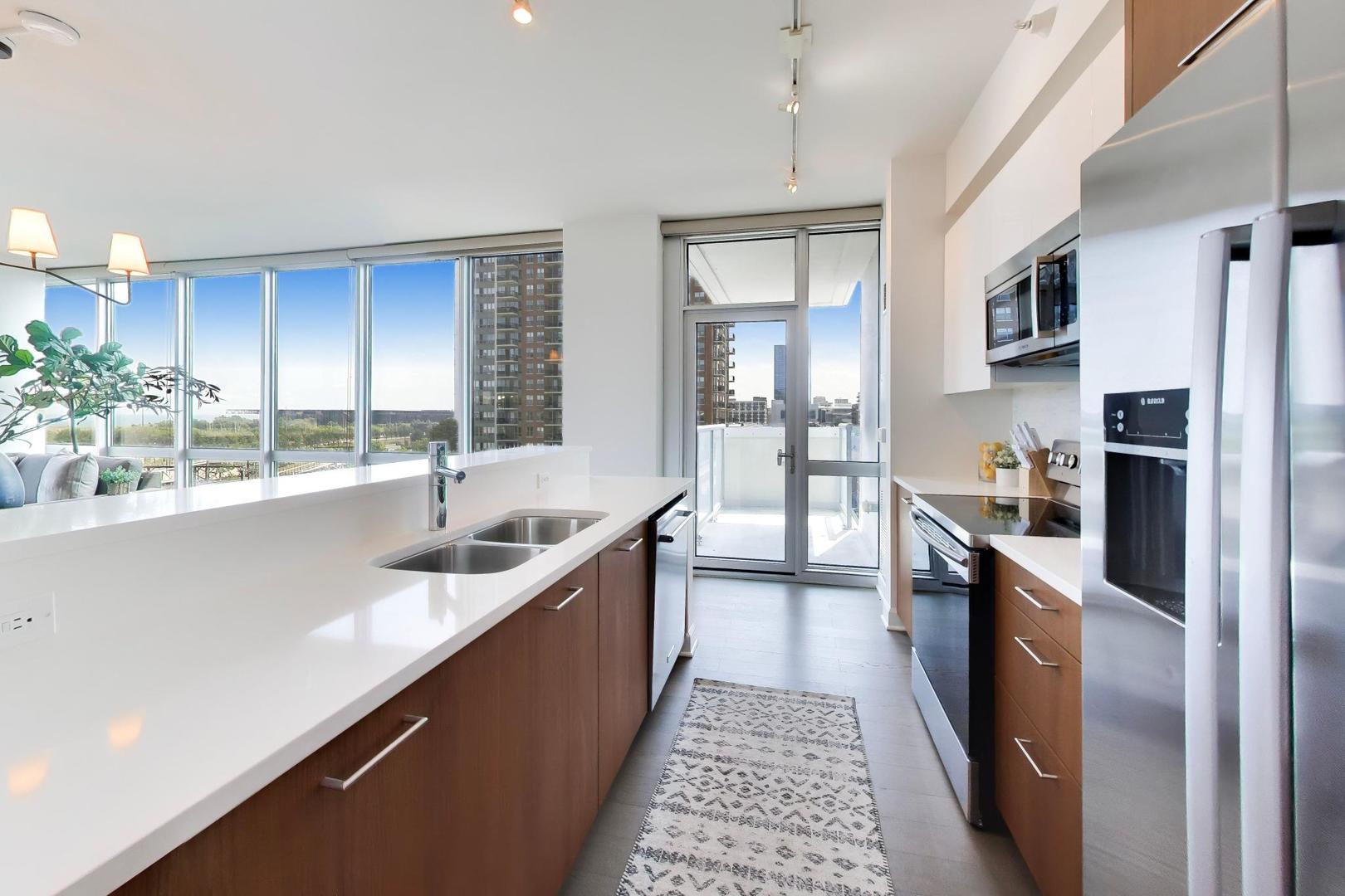 1629 S Prairie Avenue Unit: 805