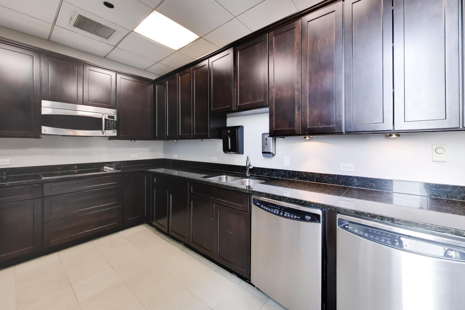 1629 S Prairie Avenue Unit: 805
