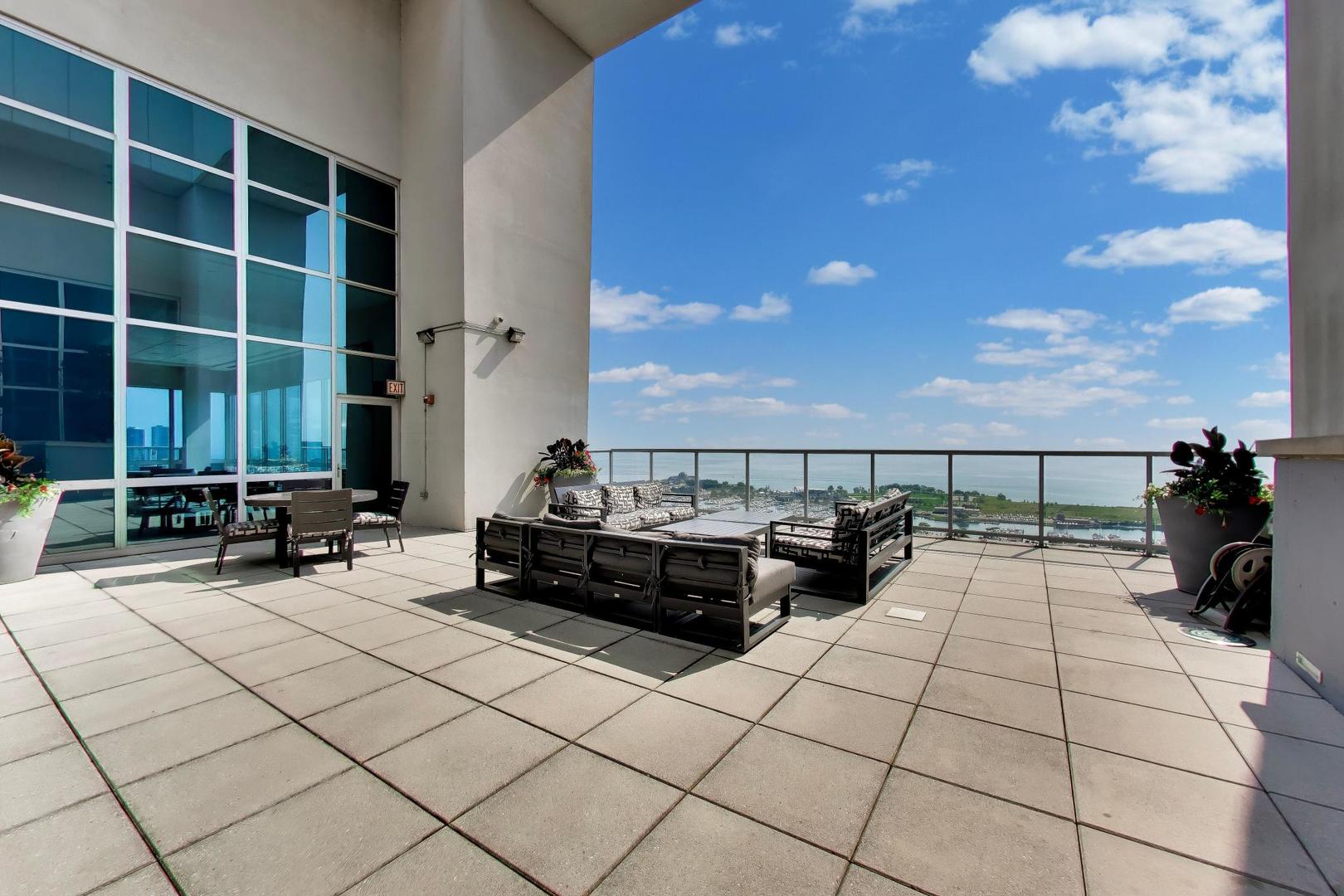 1629 S Prairie Avenue Unit: 805