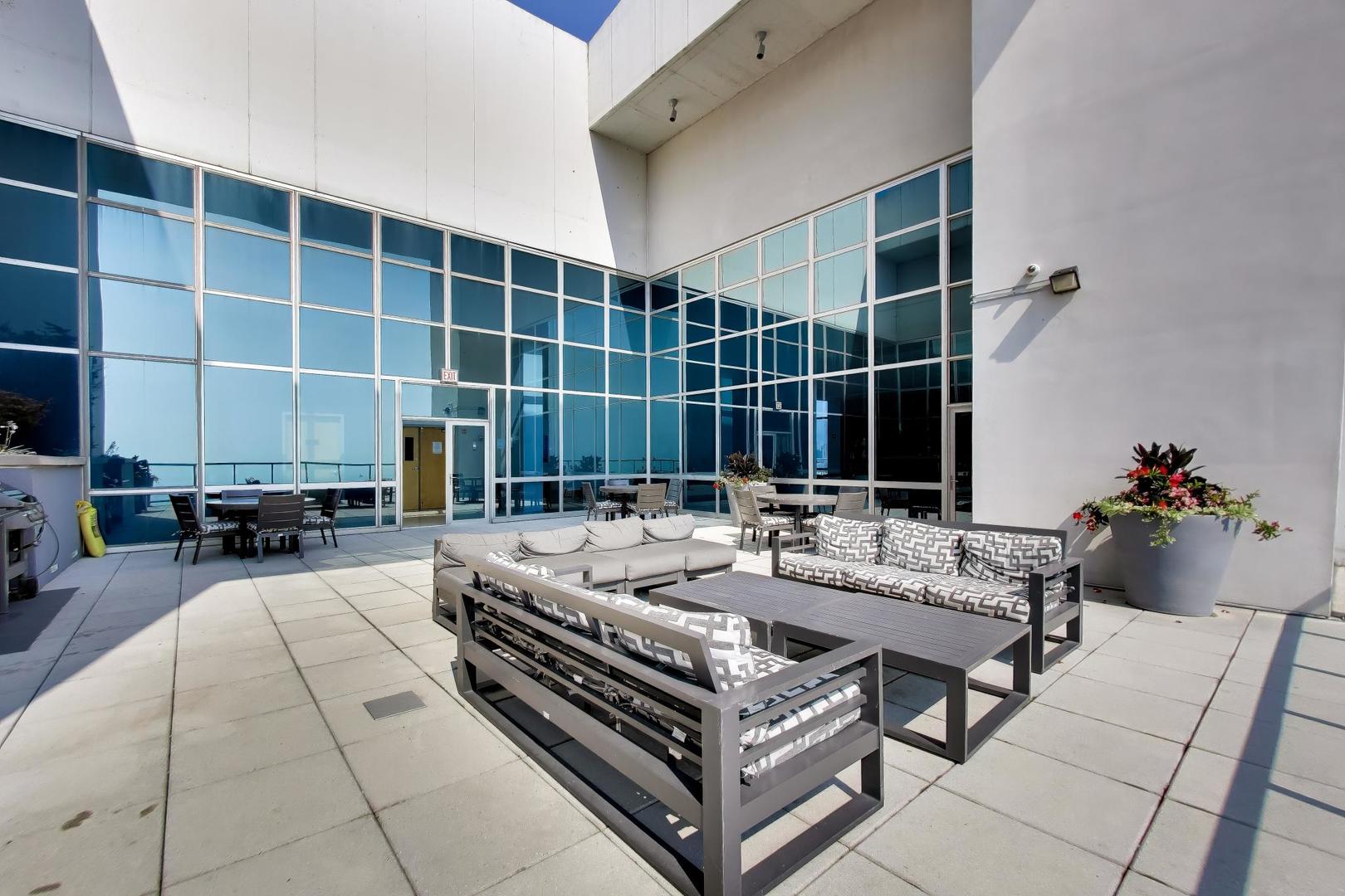 1629 S Prairie Avenue Unit: 805