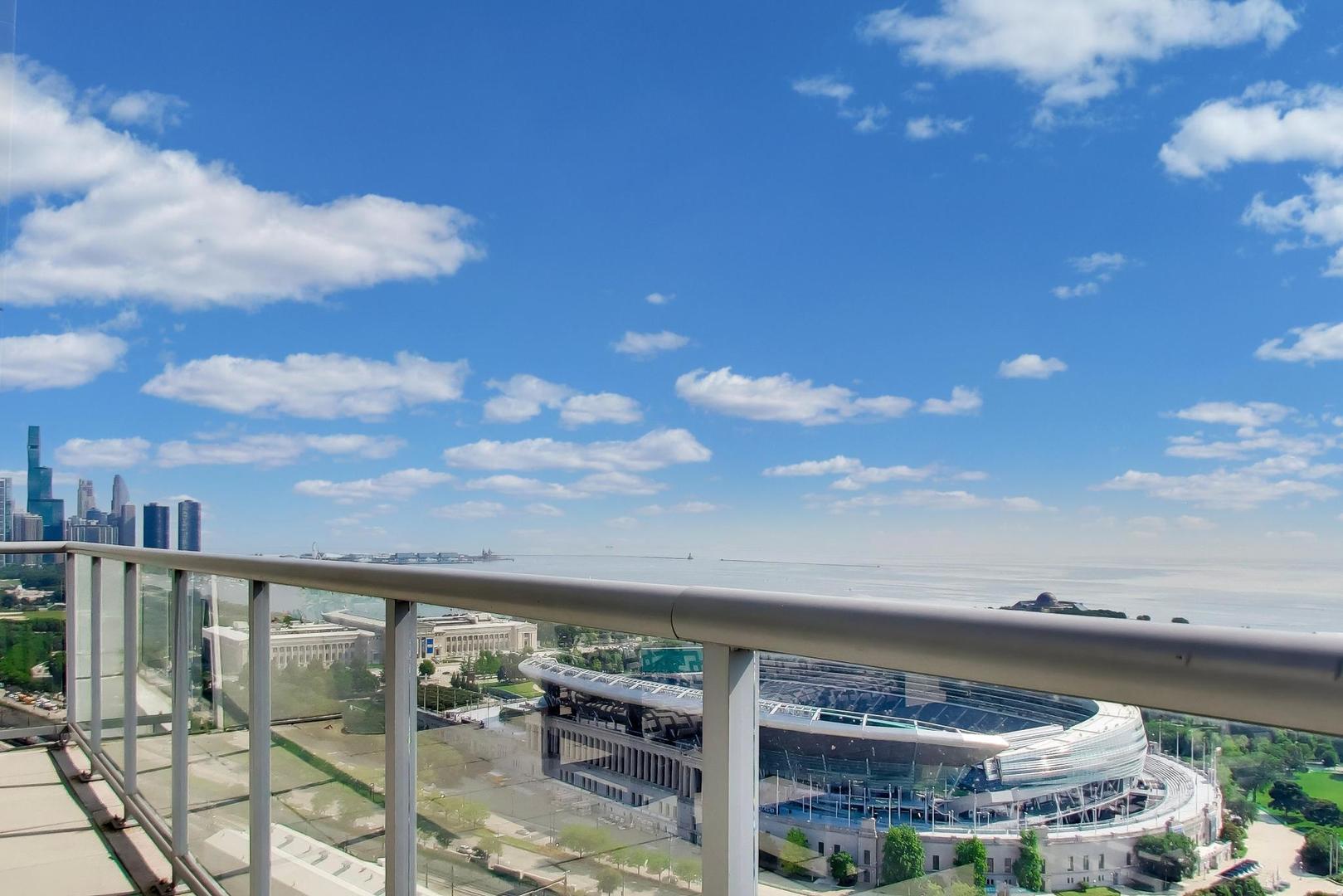 1629 S Prairie Avenue Unit: 805