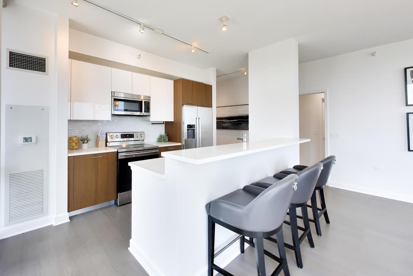 1629 S Prairie Avenue Unit: 805