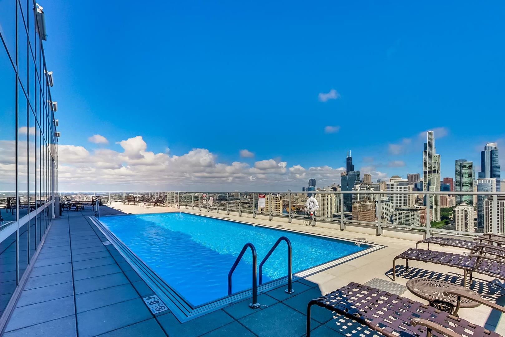 1629 S Prairie Avenue Unit: 805