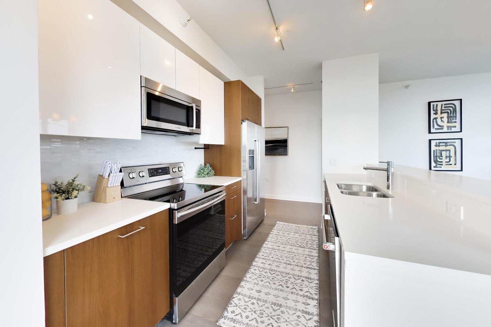 1629 S Prairie Avenue Unit: 805