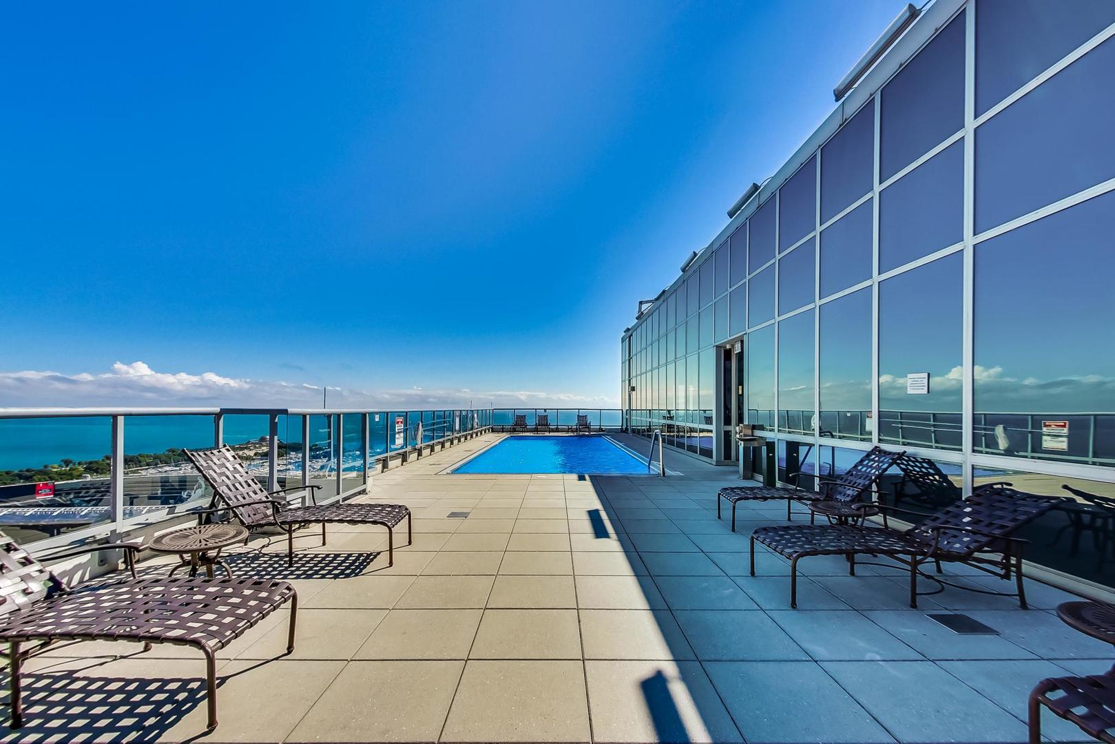 1629 S Prairie Avenue Unit: 805