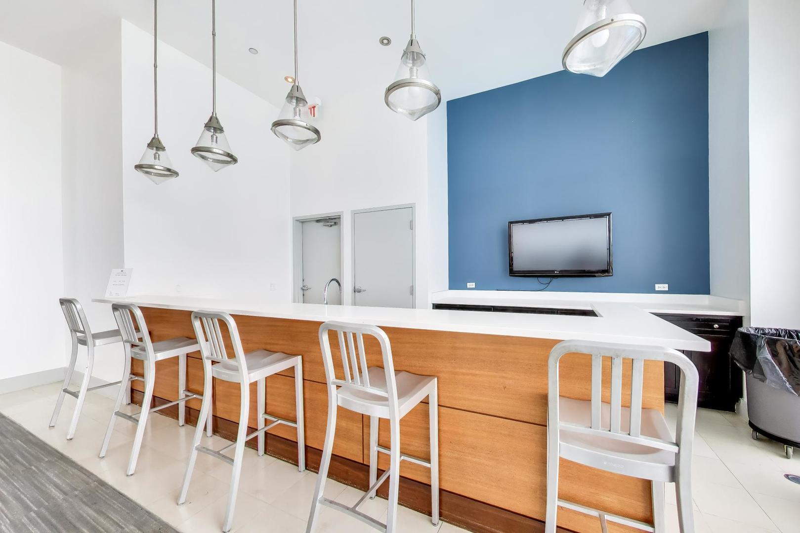 1629 S Prairie Avenue Unit: 805