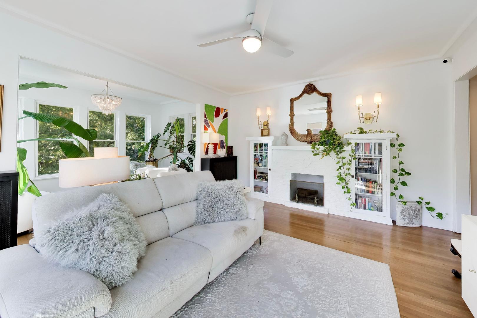 5853 N GLENWOOD Avenue Unit: 2S