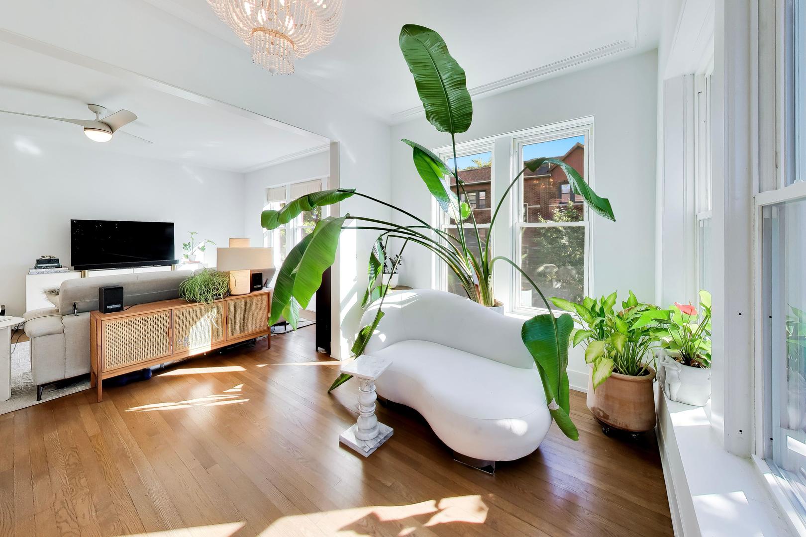 5853 N GLENWOOD Avenue Unit: 2S