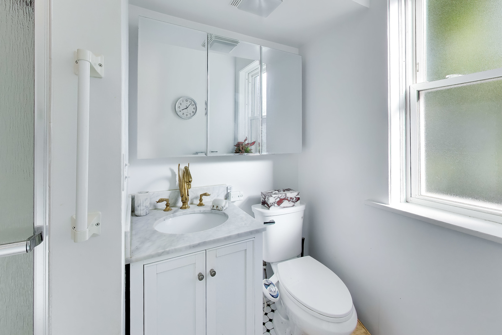 5853 N GLENWOOD Avenue Unit: 2S
