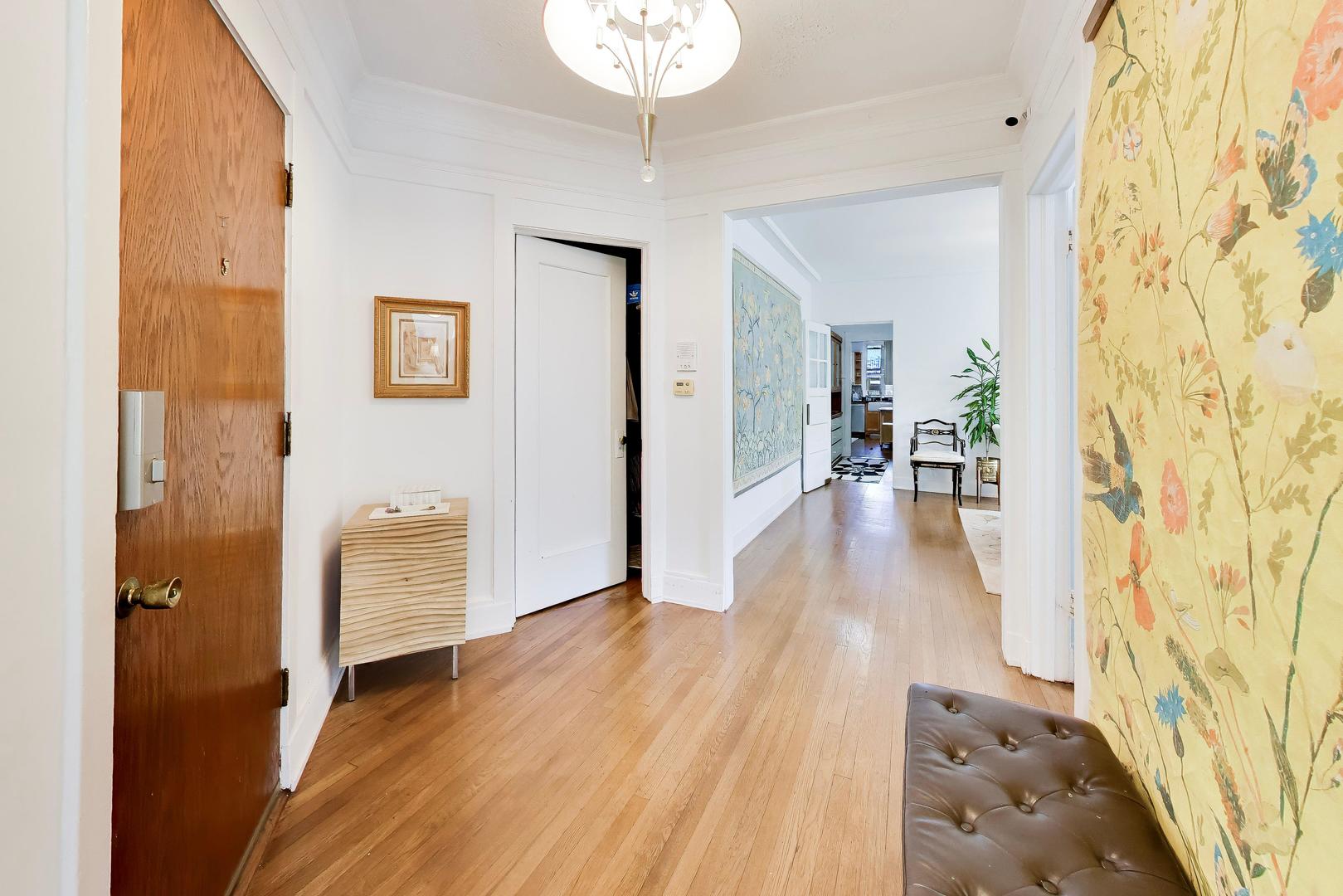 5853 N GLENWOOD Avenue Unit: 2S