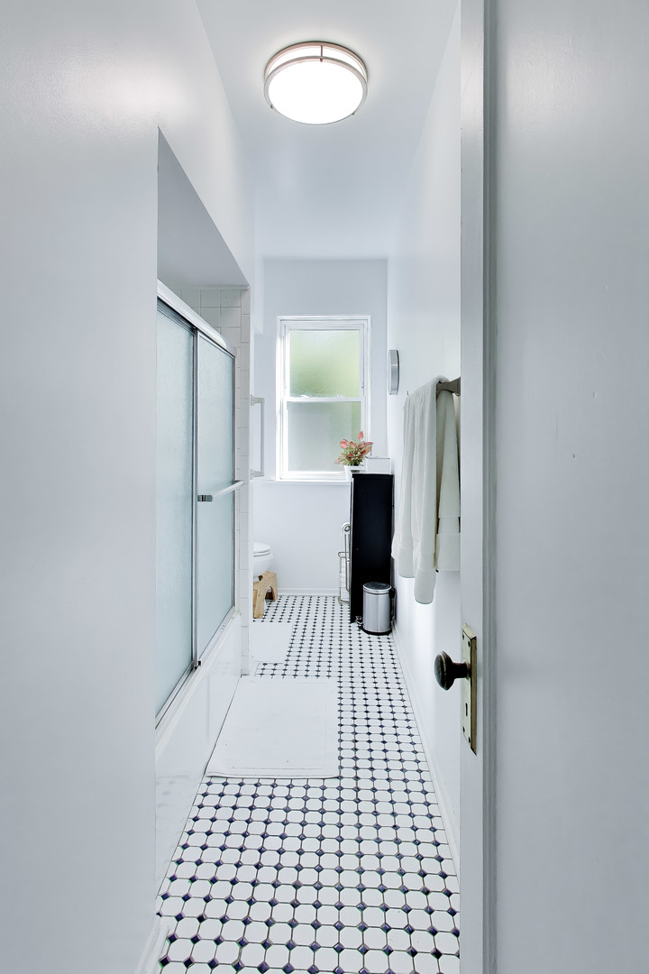 5853 N GLENWOOD Avenue Unit: 2S