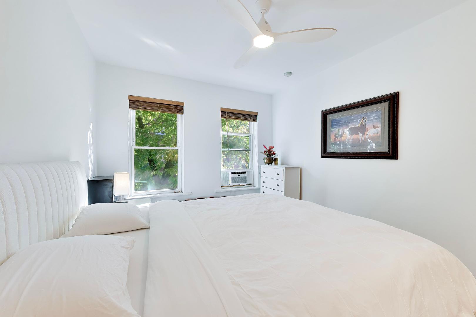5853 N GLENWOOD Avenue Unit: 2S