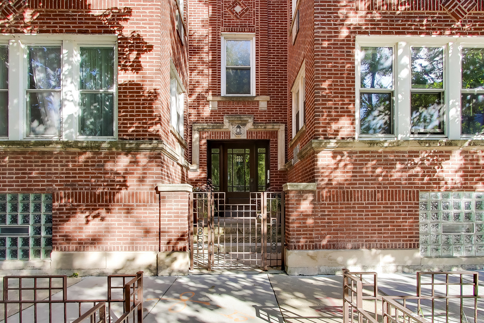 5853 N GLENWOOD Avenue Unit: 2S