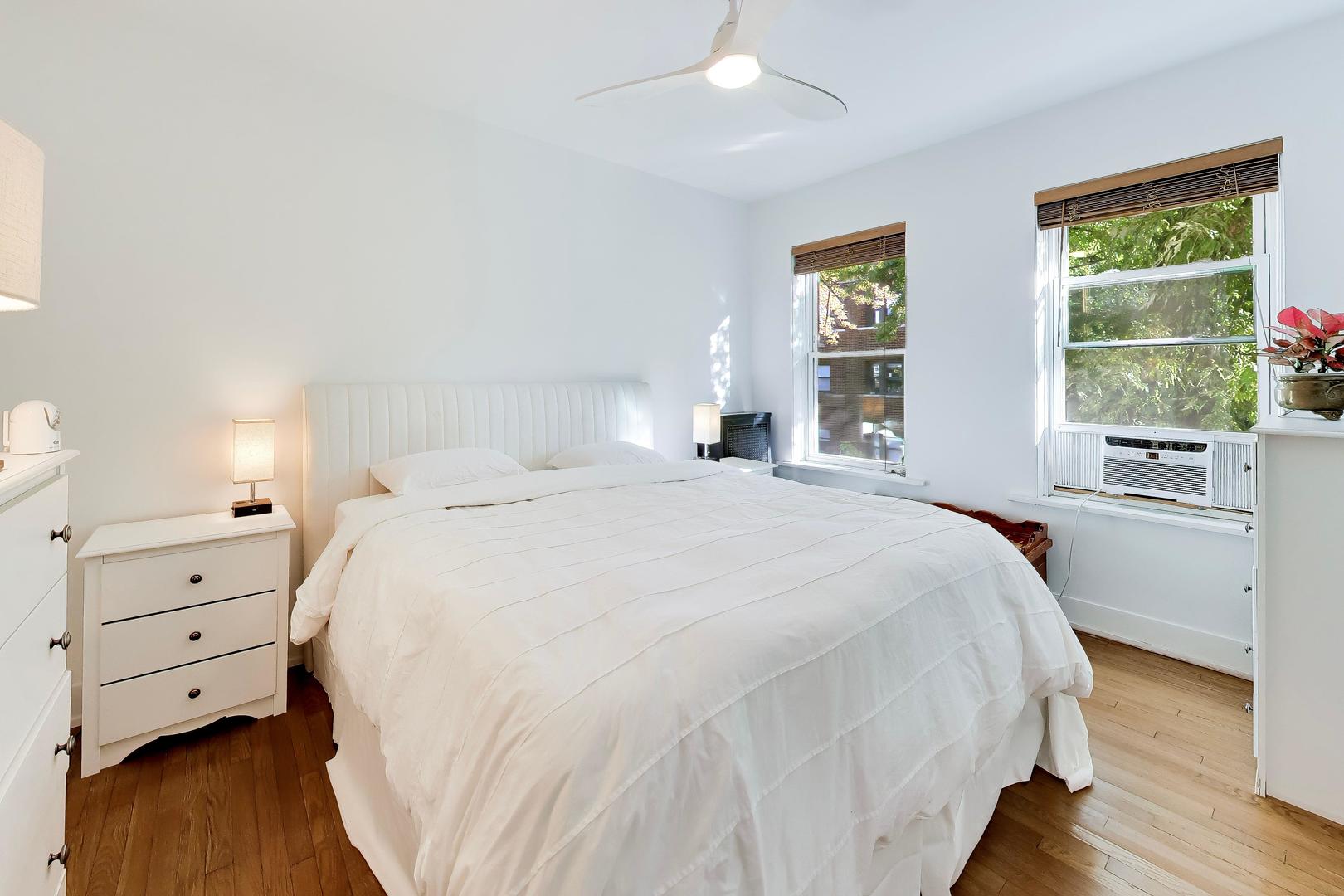 5853 N GLENWOOD Avenue Unit: 2S