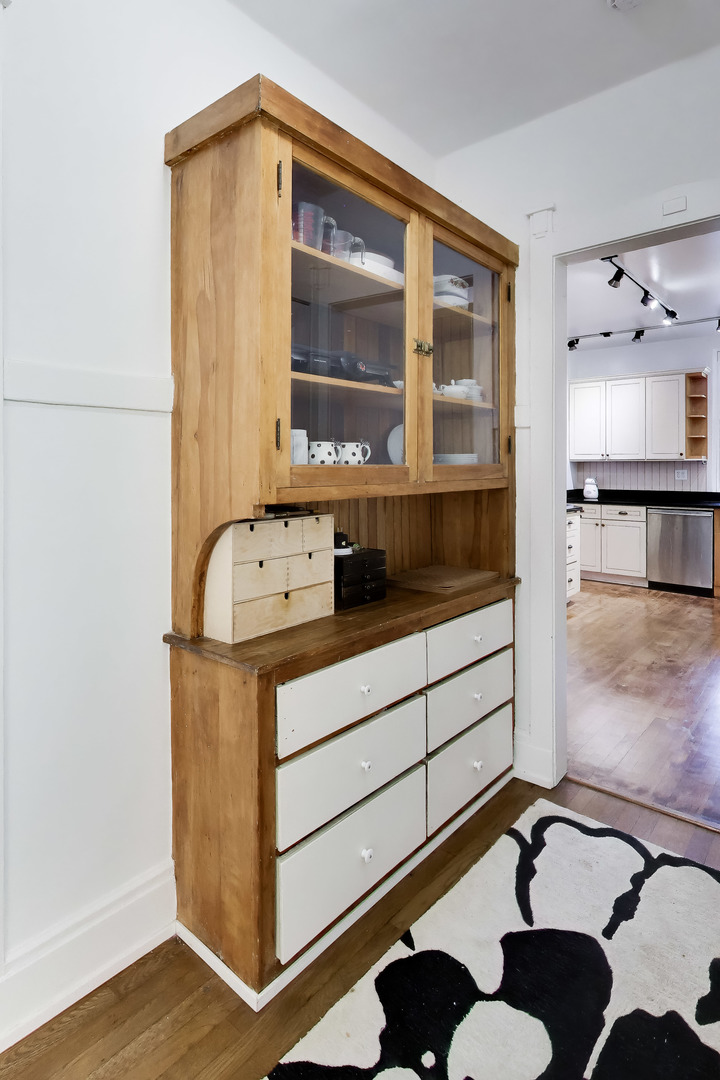 5853 N GLENWOOD Avenue Unit: 2S