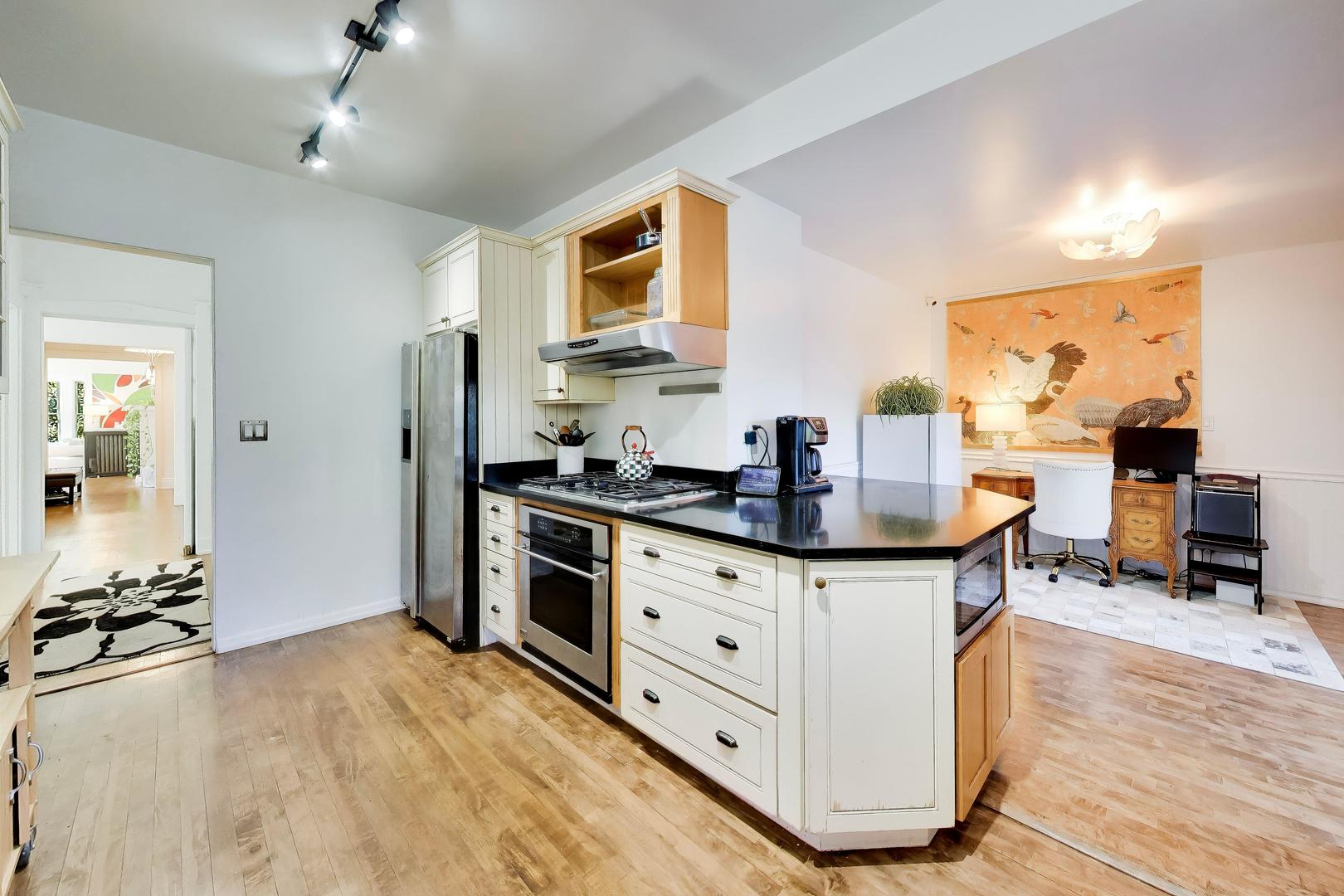 5853 N GLENWOOD Avenue Unit: 2S