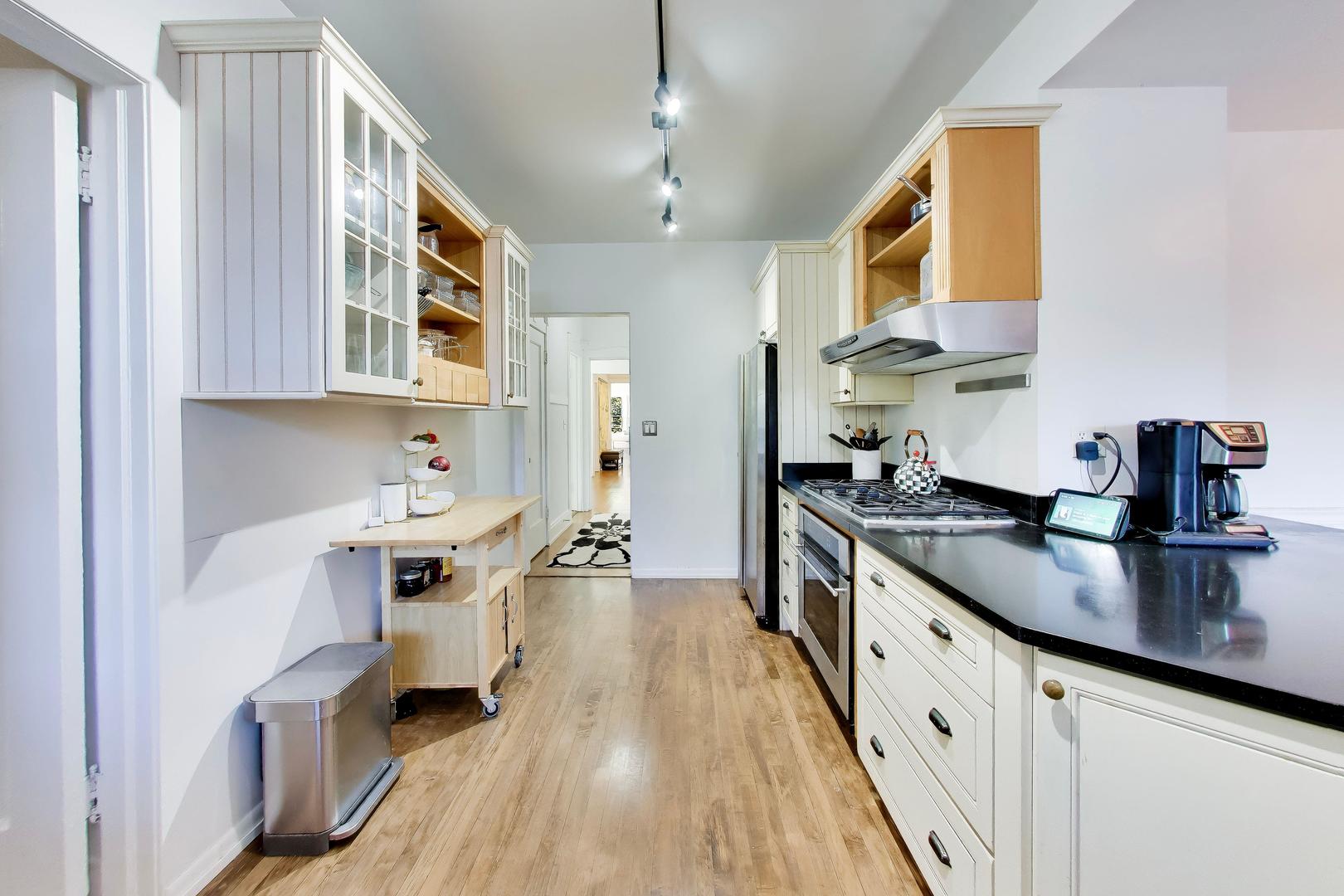 5853 N GLENWOOD Avenue Unit: 2S