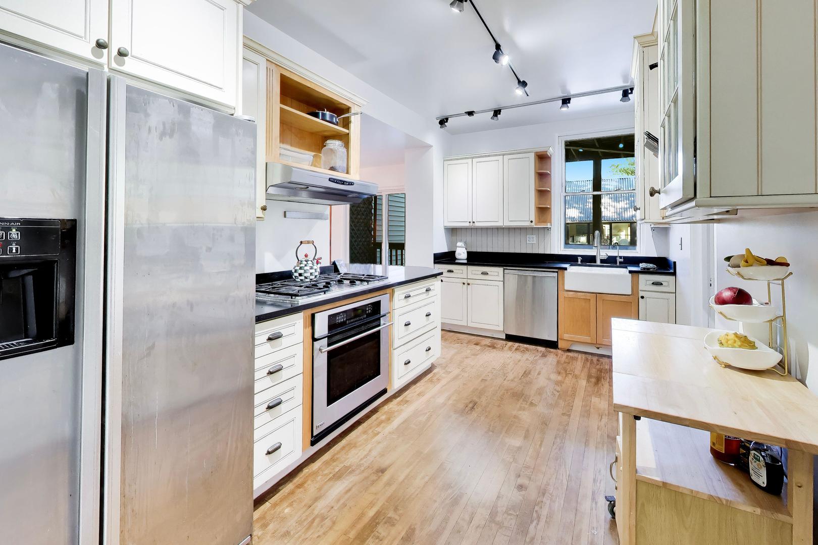 5853 N GLENWOOD Avenue Unit: 2S