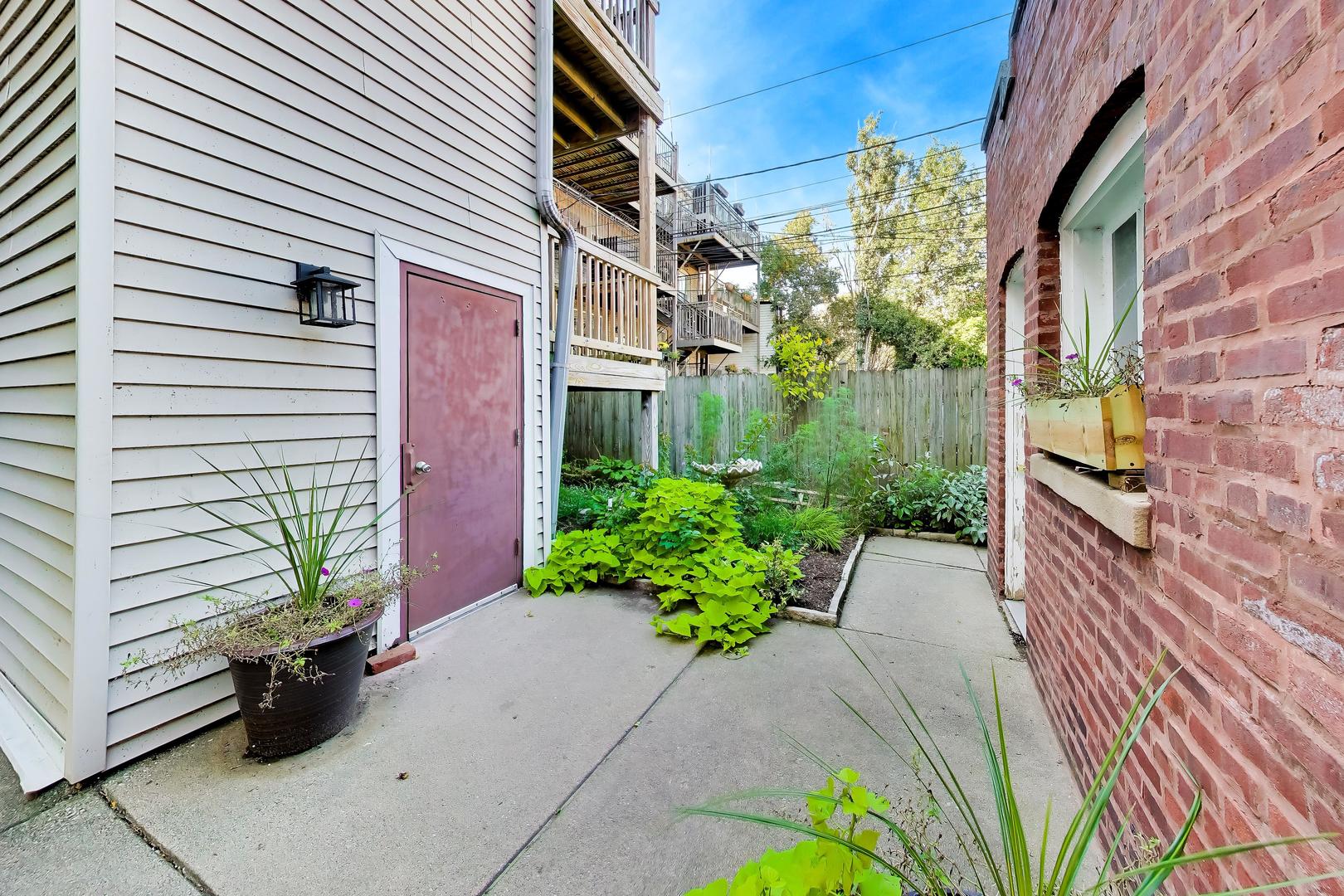 5853 N GLENWOOD Avenue Unit: 2S