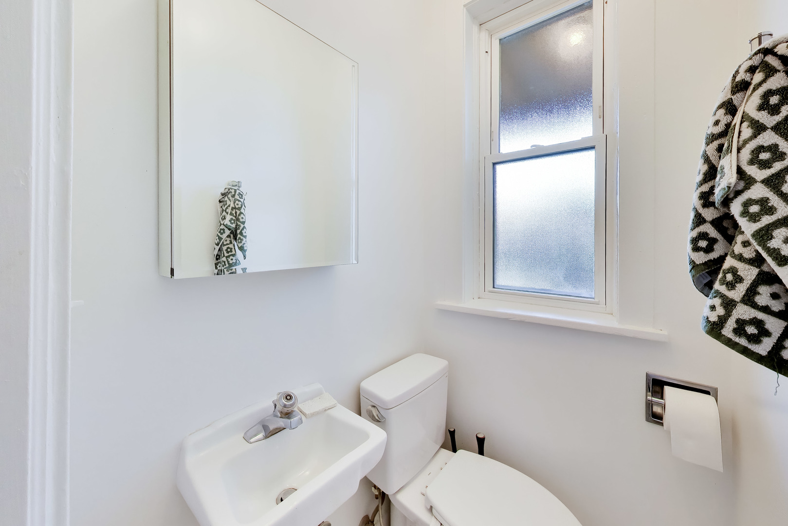 5853 N GLENWOOD Avenue Unit: 2S