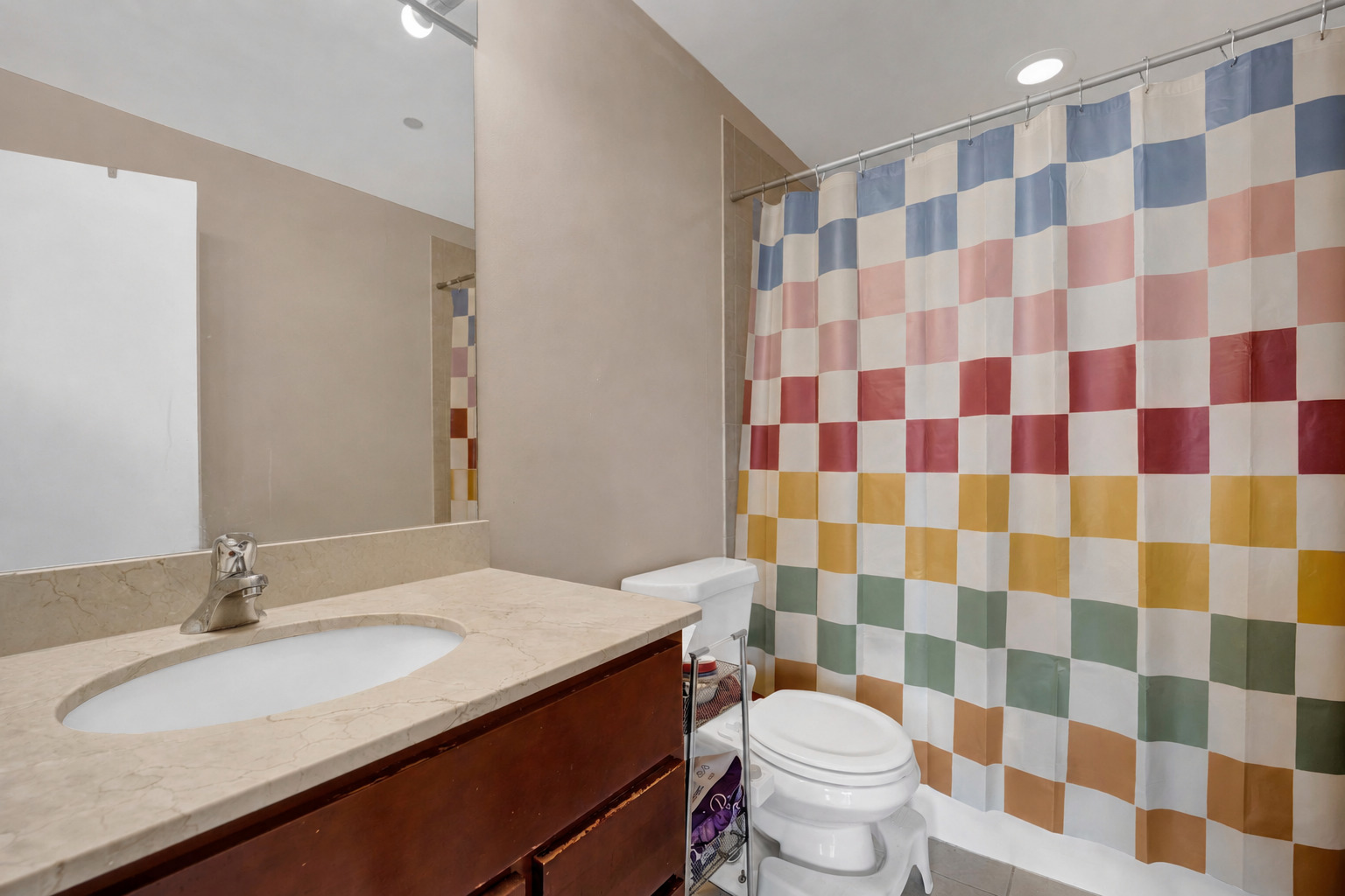 1122 W Catalpa Avenue Unit: 606