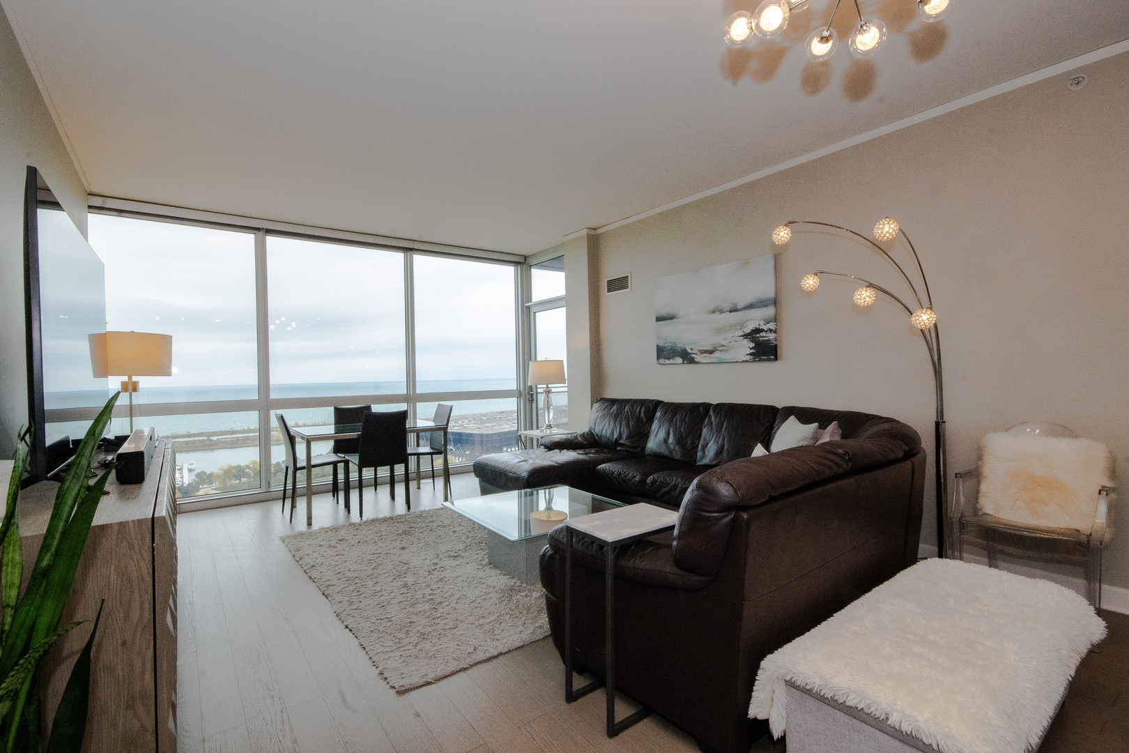 1901 S Calumet Avenue Unit: 2505