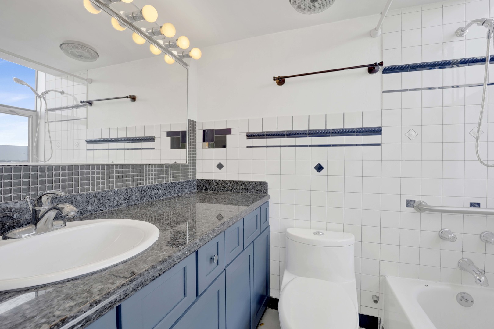 3110 N Sheridan Road Unit: 1607