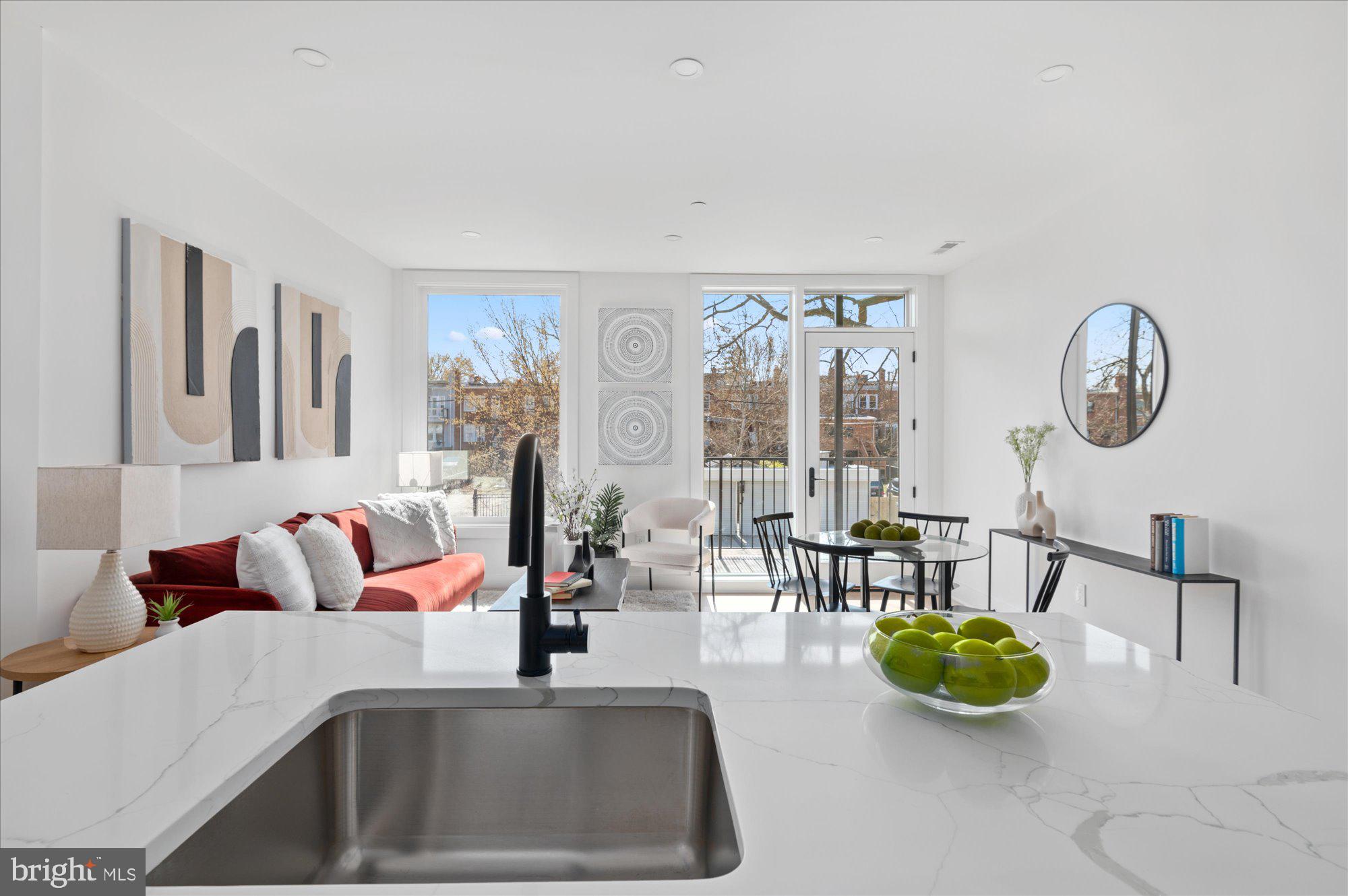 232 Hamilton STREET NW Unit: 1