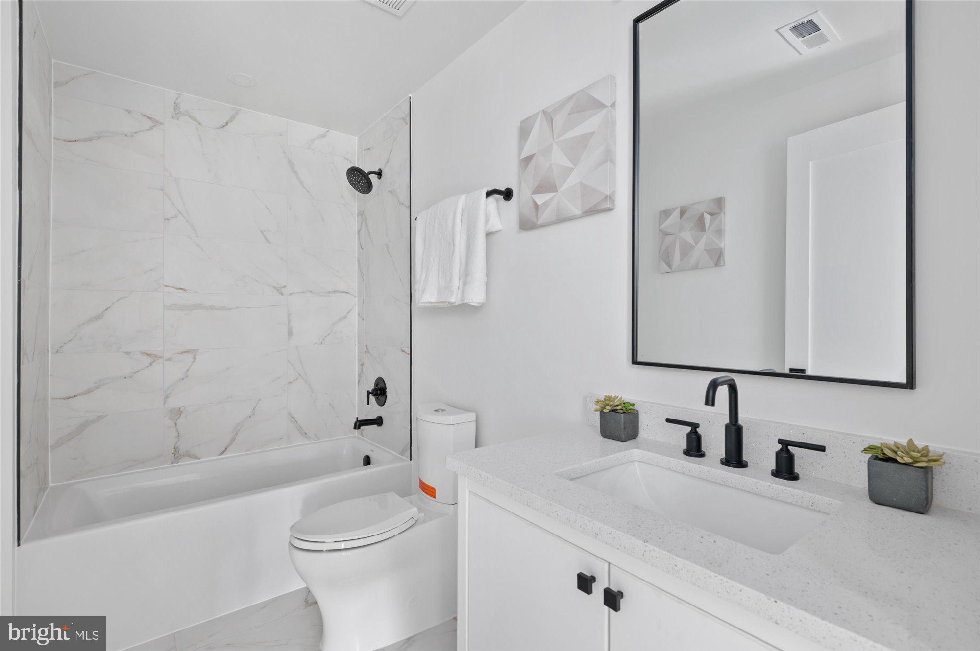 232 Hamilton STREET NW Unit: 1