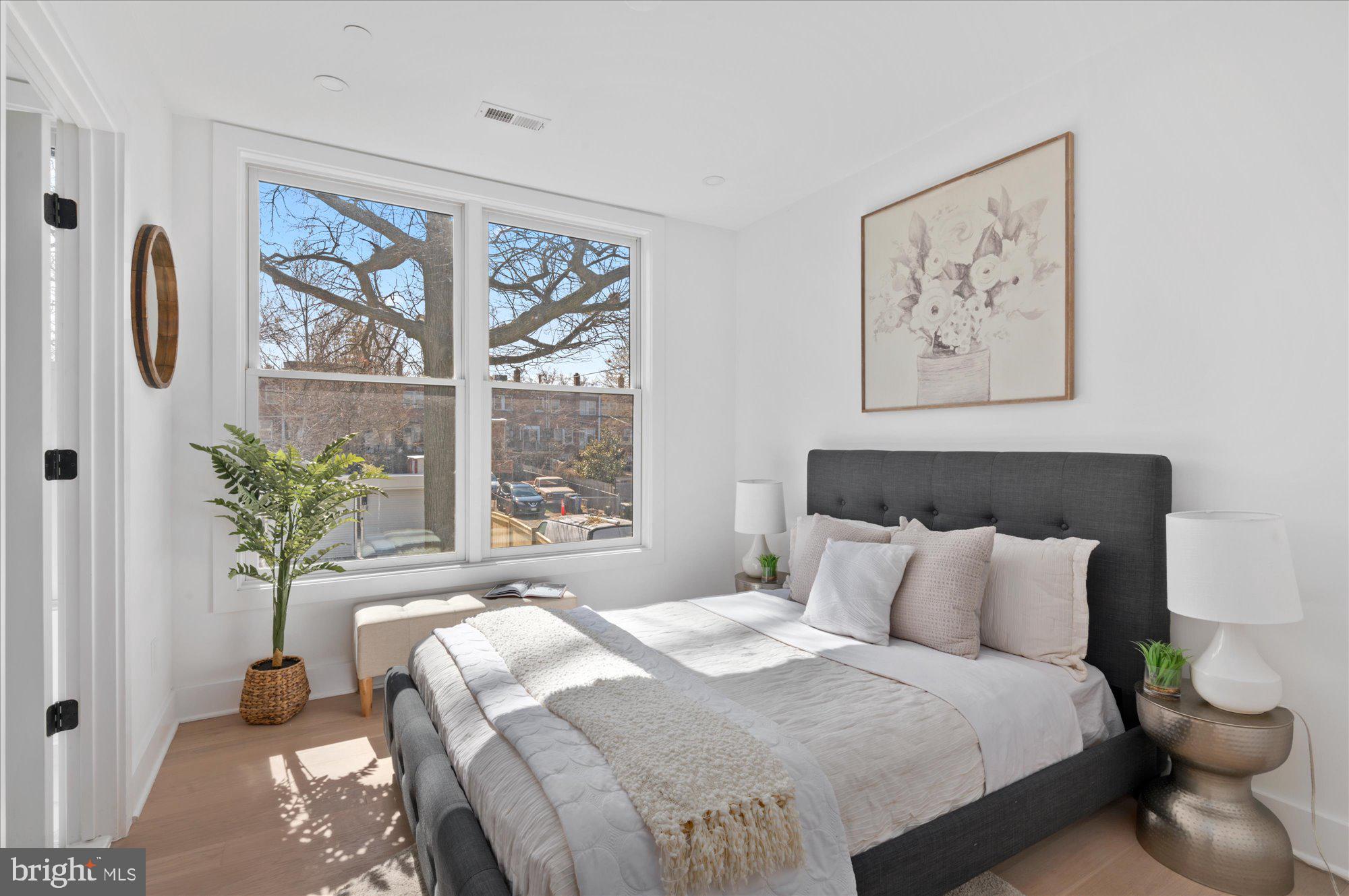 232 Hamilton STREET NW Unit: 1
