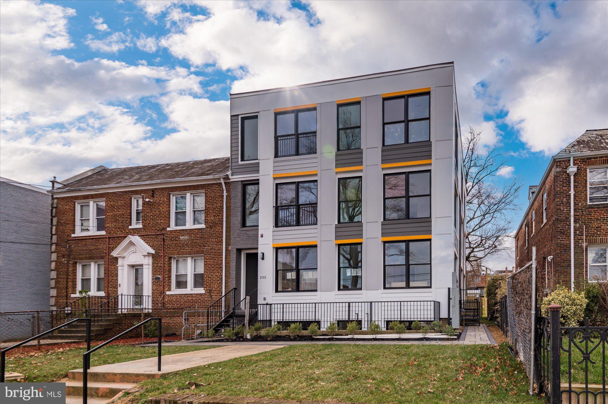 232 Hamilton STREET NW Unit: 1