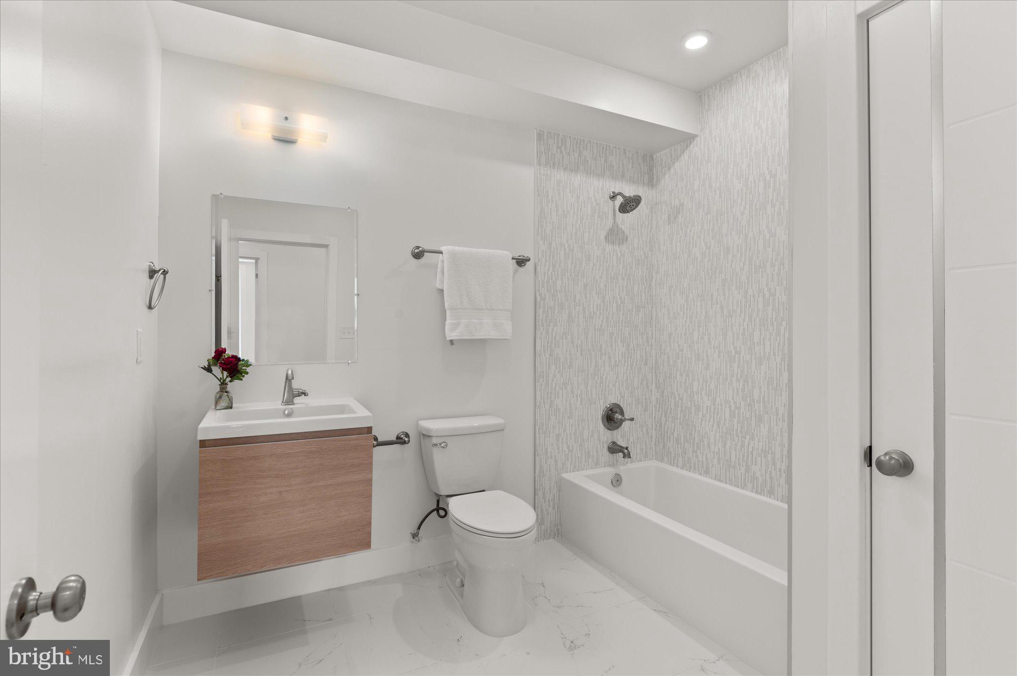 1940 3rd STREET NE Unit: 12