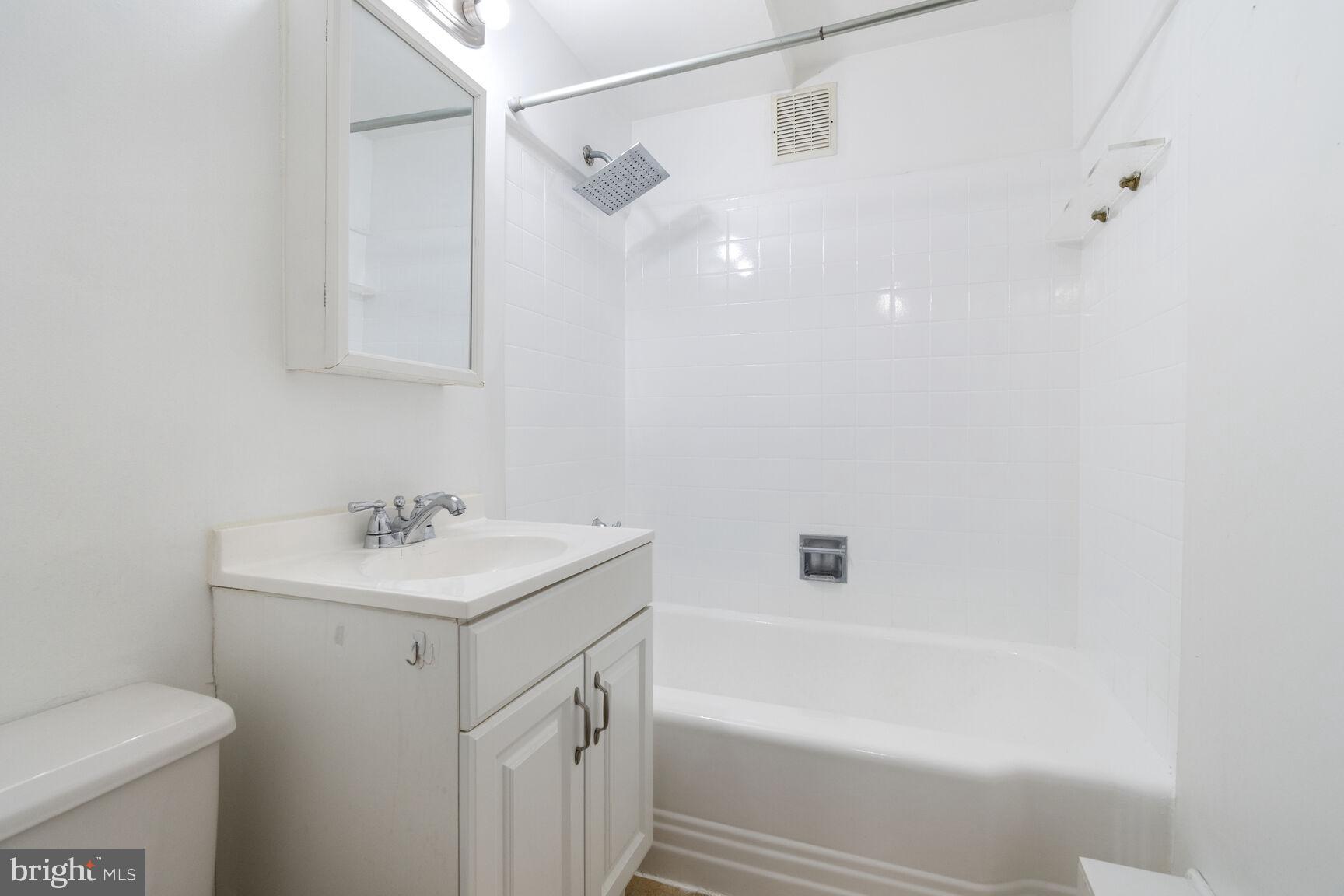 1711 Massachusetts Avenue NW Unit: 323