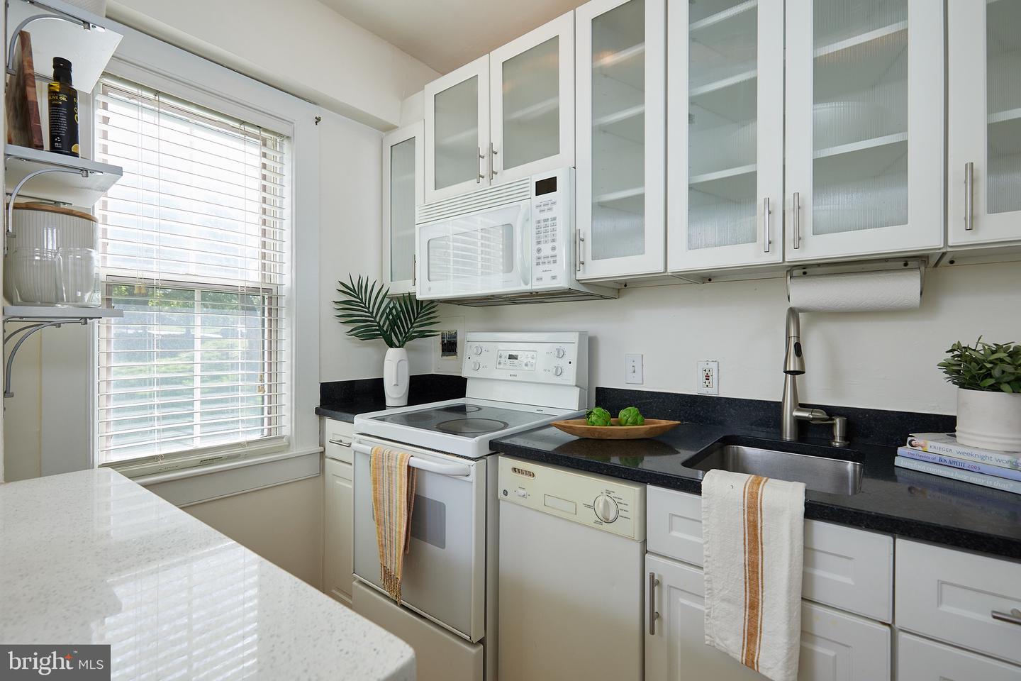 3901 Cathedral Ave NW #117