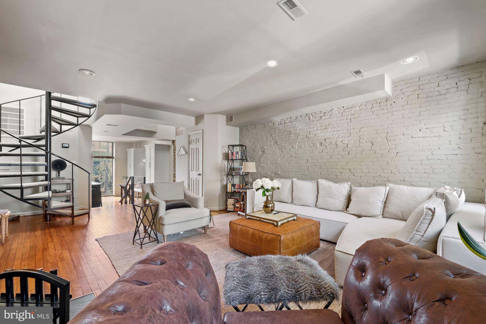 1518 Swann Street NW Unit: 3
