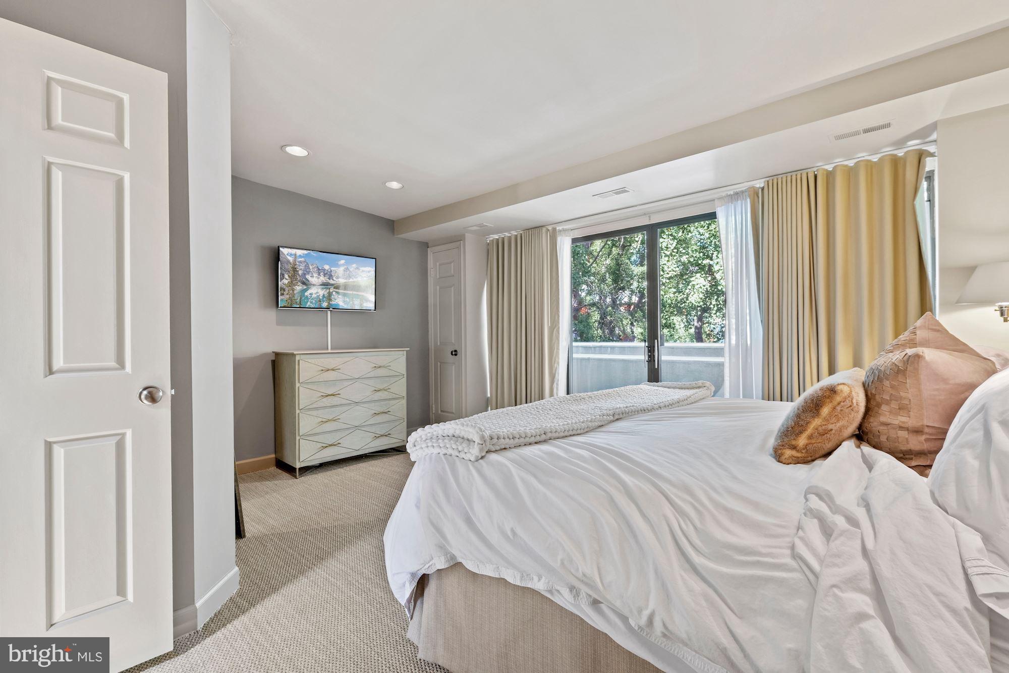 1518 Swann Street NW Unit: 3