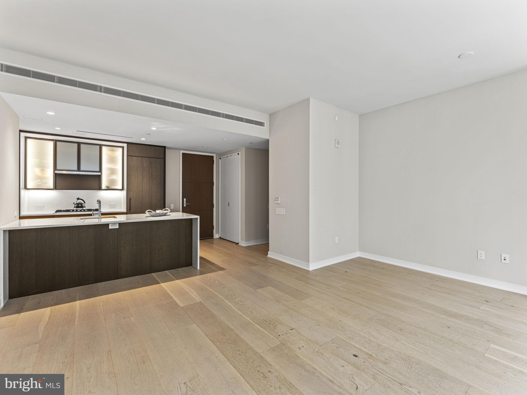 601 Wharf Street SW Unit: 211