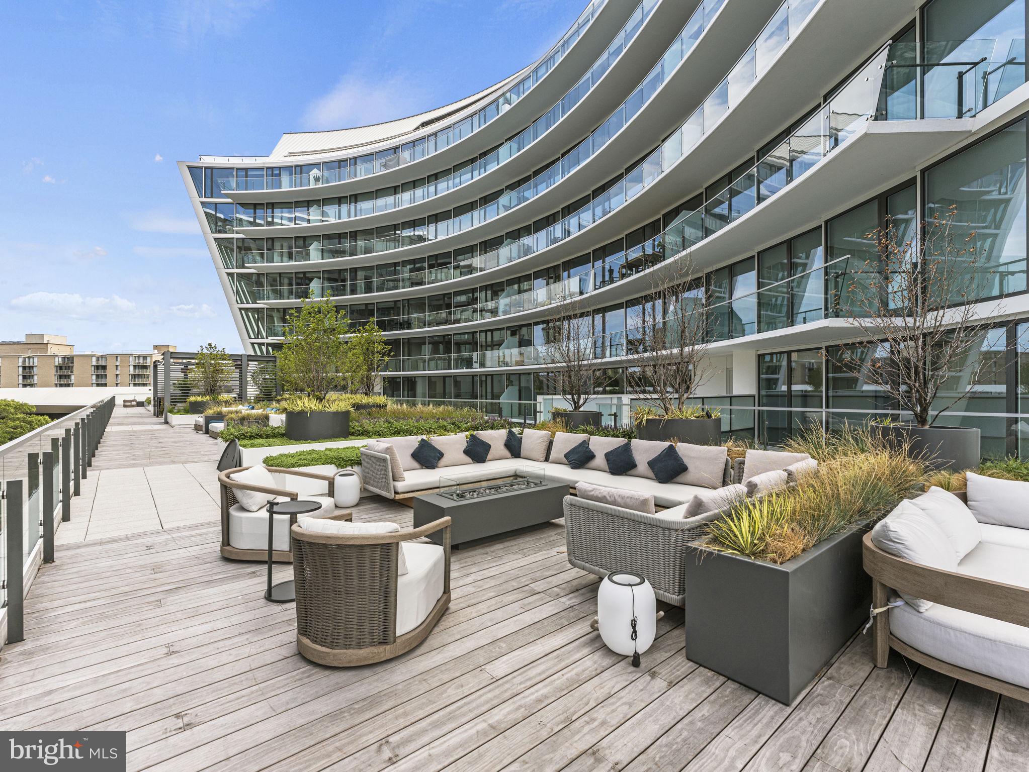 601 Wharf Street SW Unit: 211