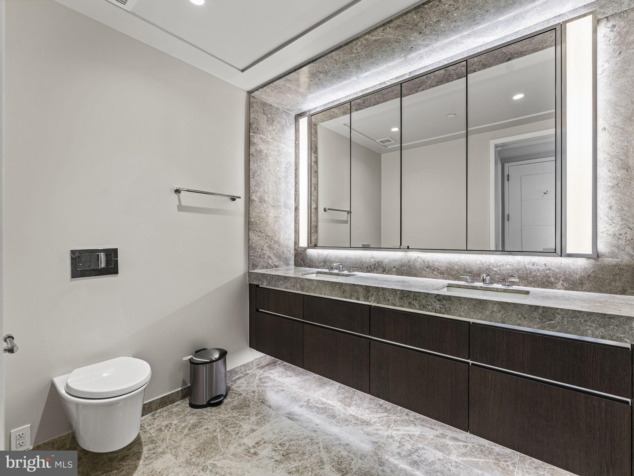 601 Wharf Street SW Unit: 211