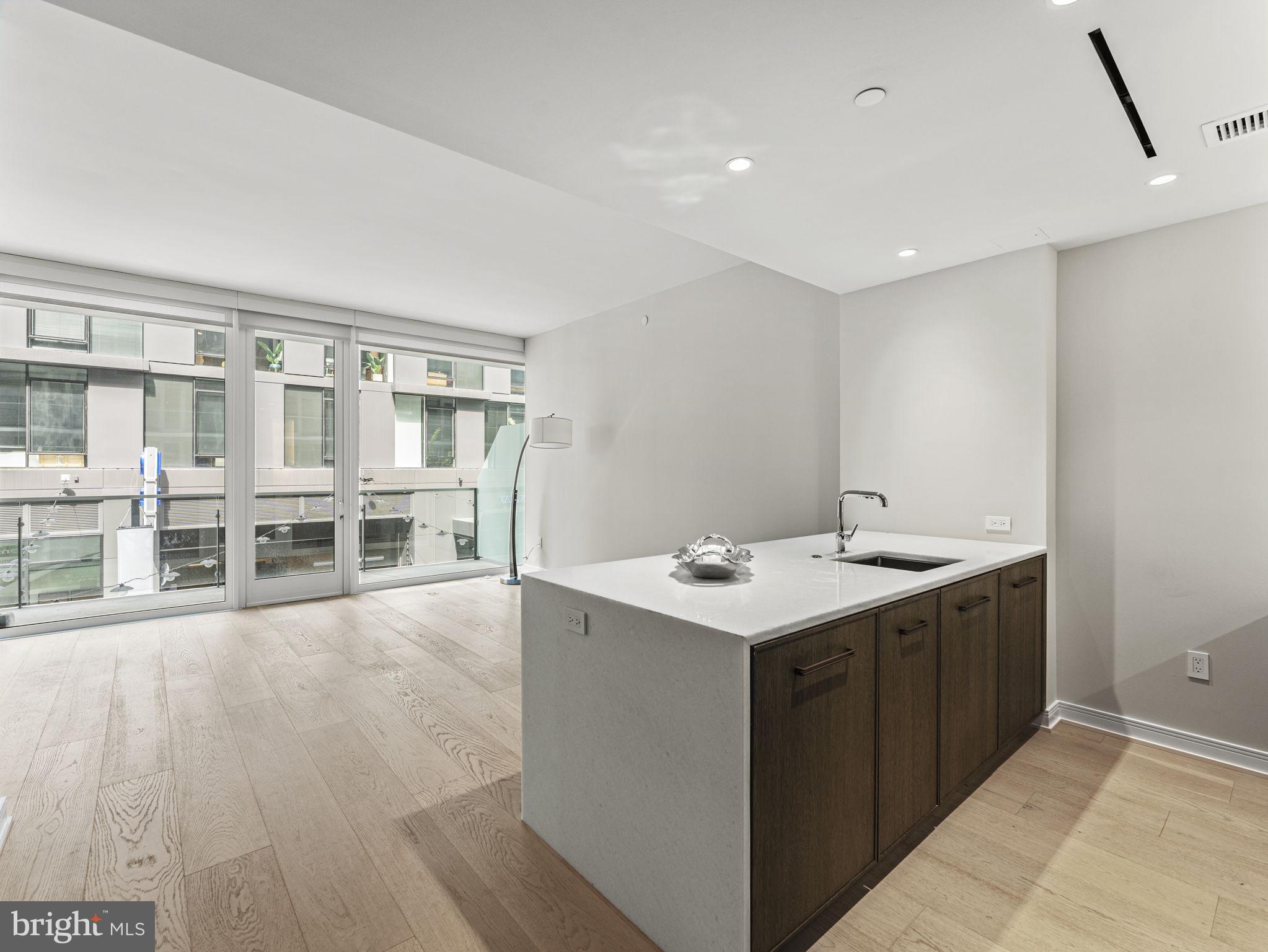 601 Wharf Street SW Unit: 211