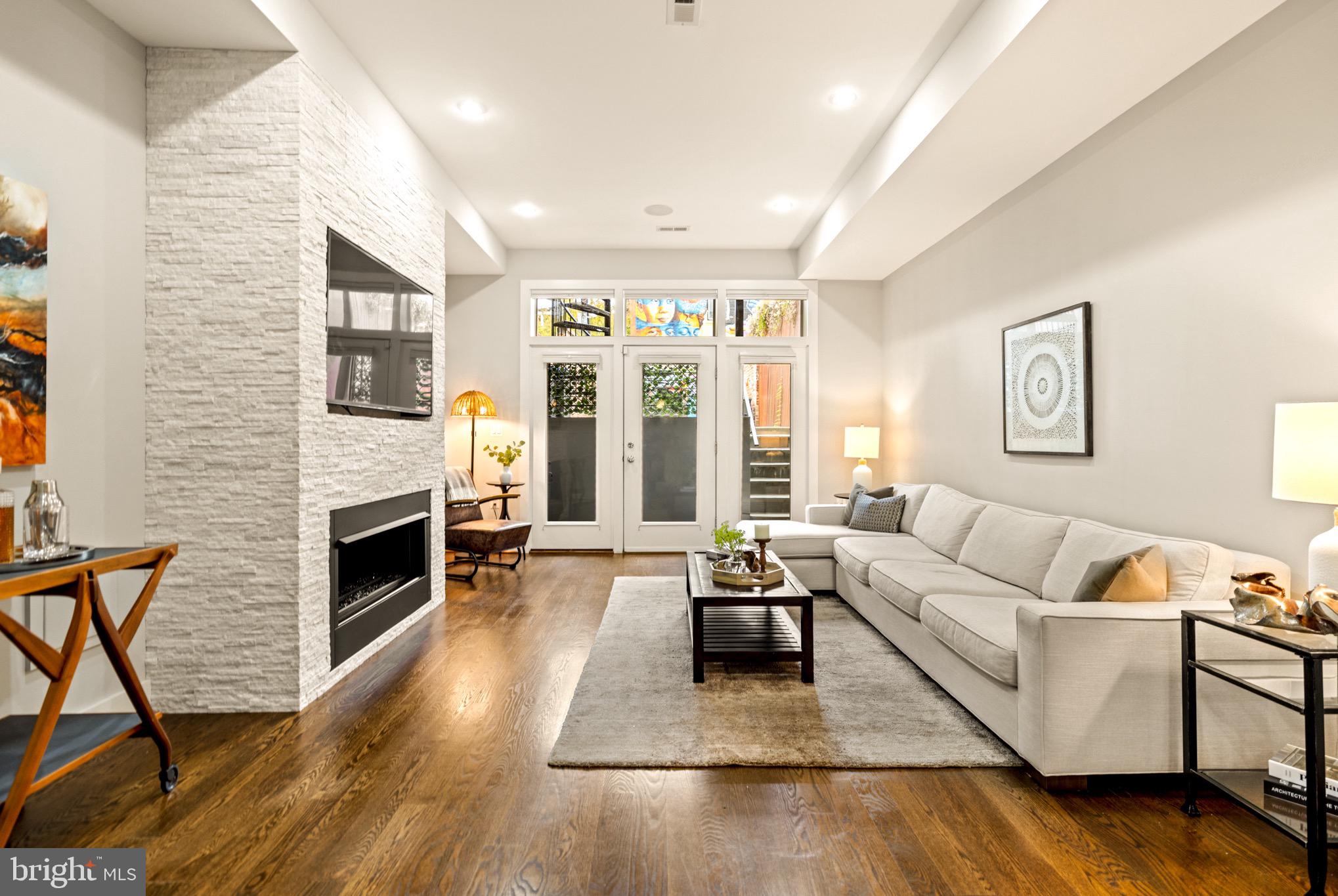1107 Kenyon STREET NW Unit: 1