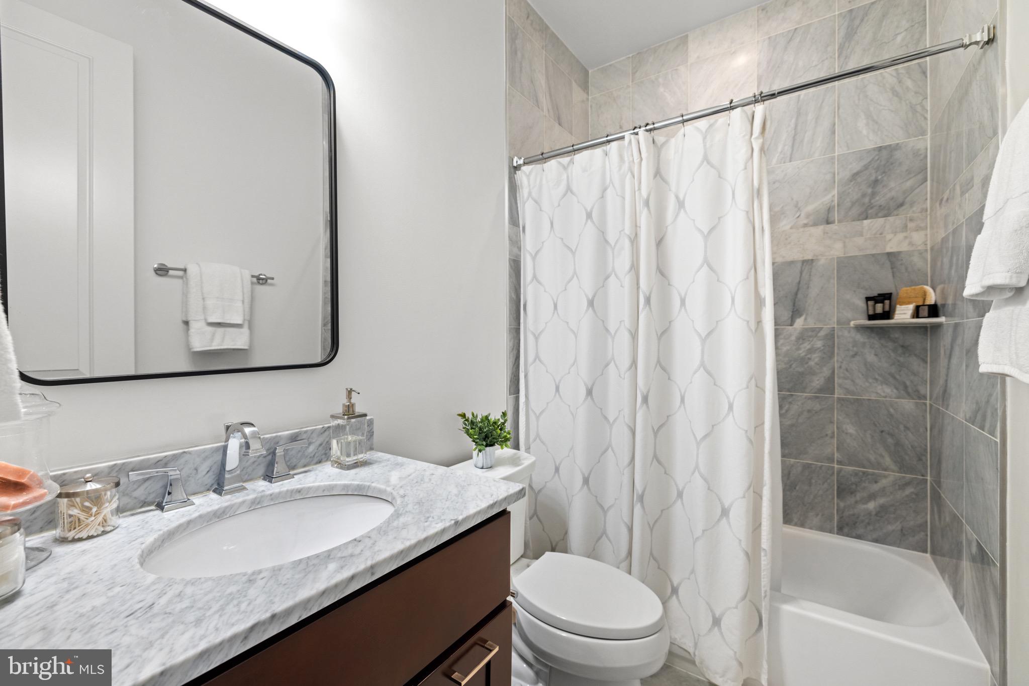 1107 Kenyon STREET NW Unit: 1