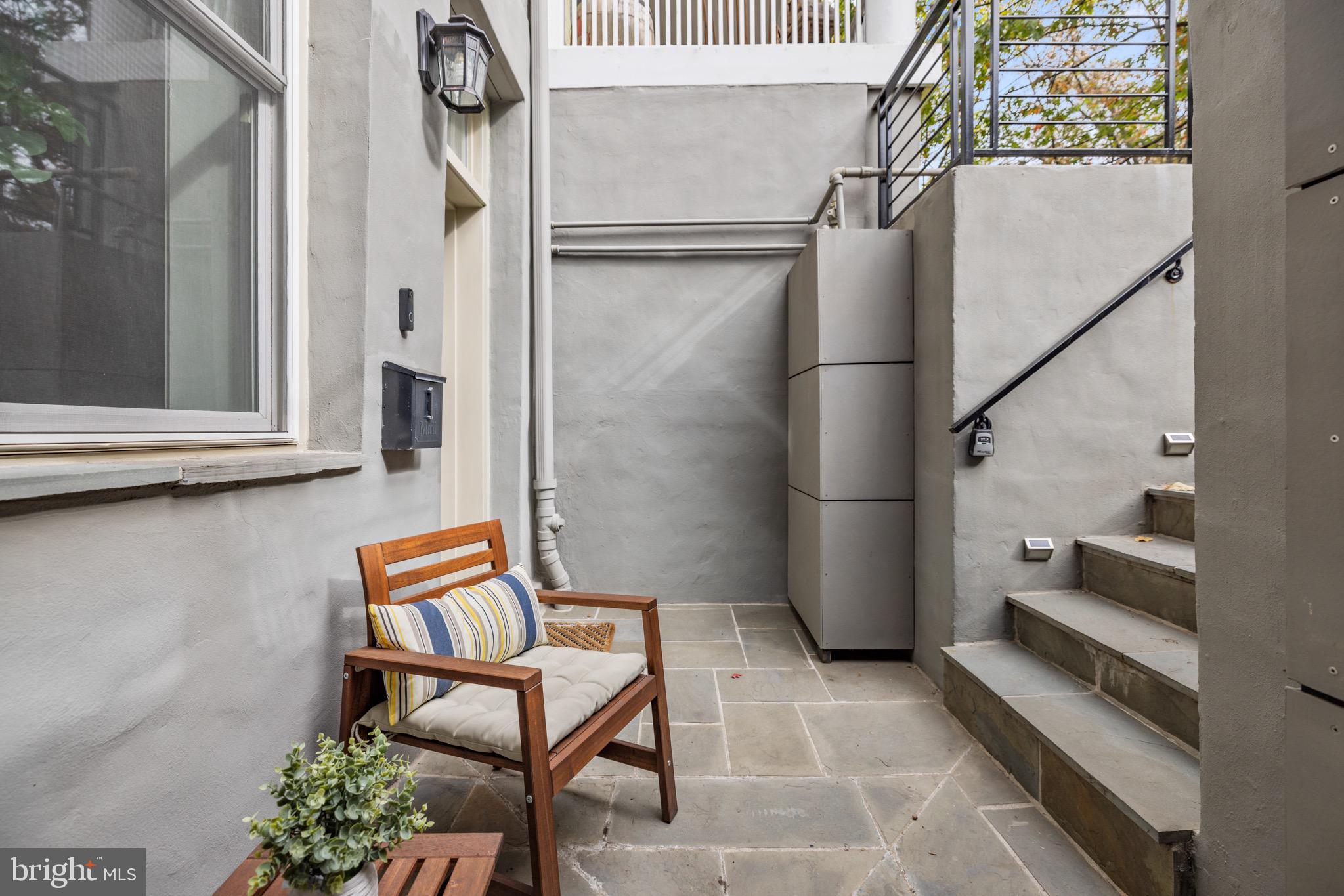 1107 Kenyon STREET NW Unit: 1